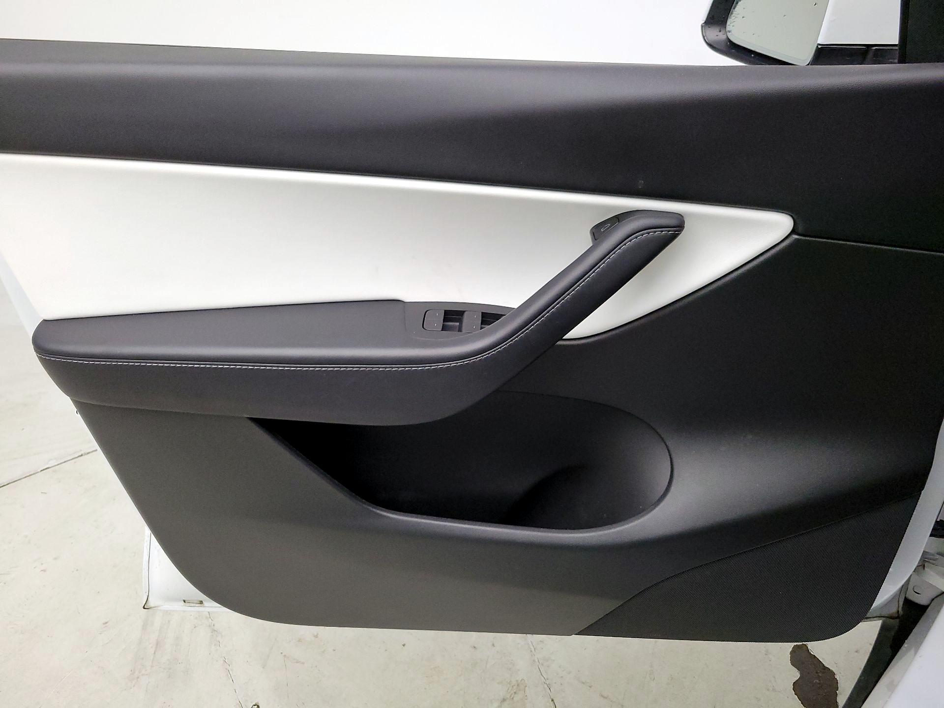 Thumbnail: 2022 Tesla Model Y - 12