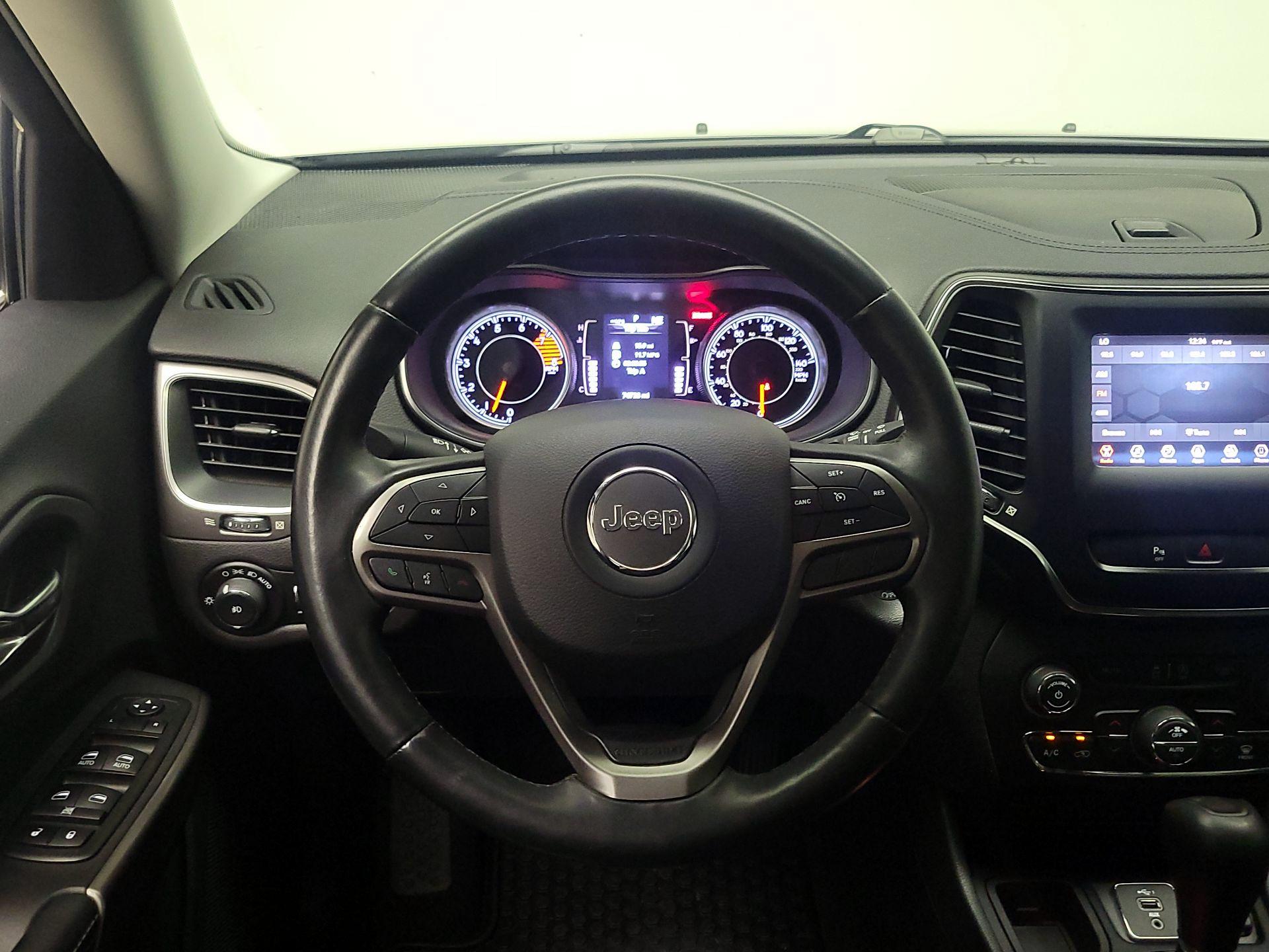 Thumbnail: 2019 Jeep Cherokee - 10