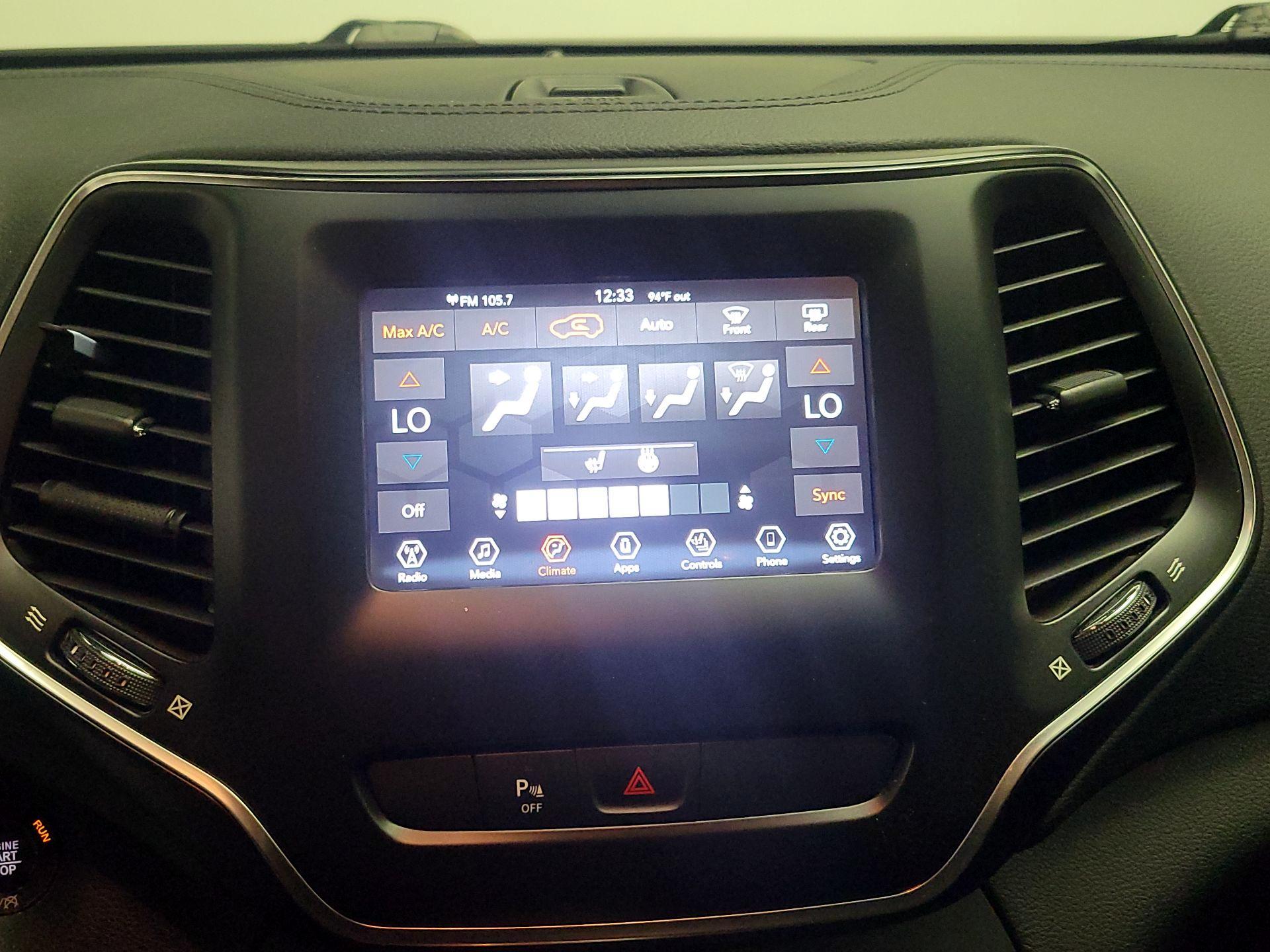 Thumbnail: 2019 Jeep Cherokee - 16