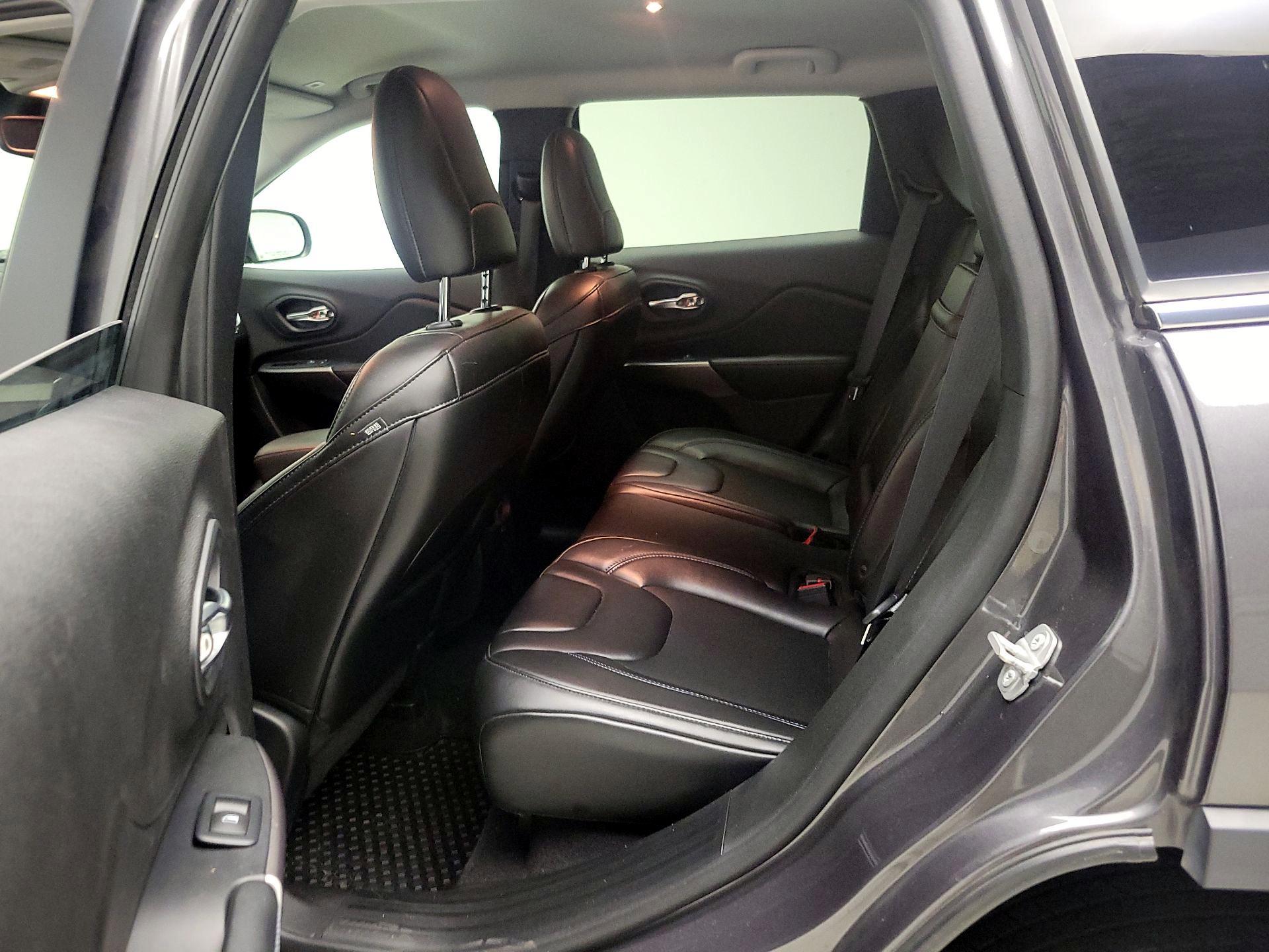 Thumbnail: 2019 Jeep Cherokee - 19