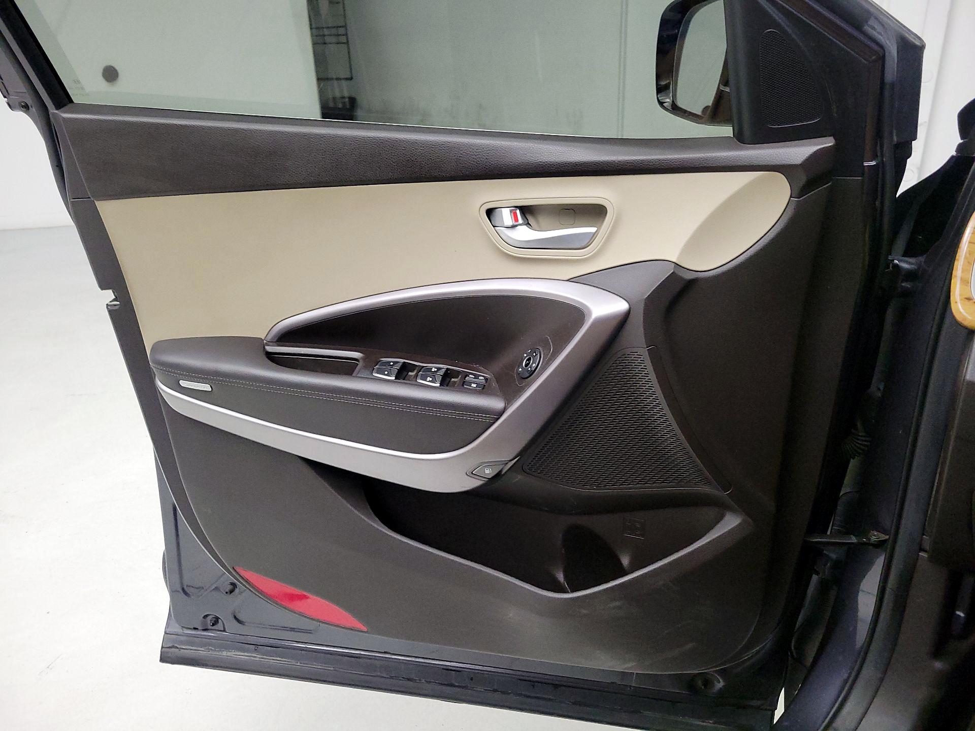 Thumbnail: 2015 Hyundai Santa Fe - 10