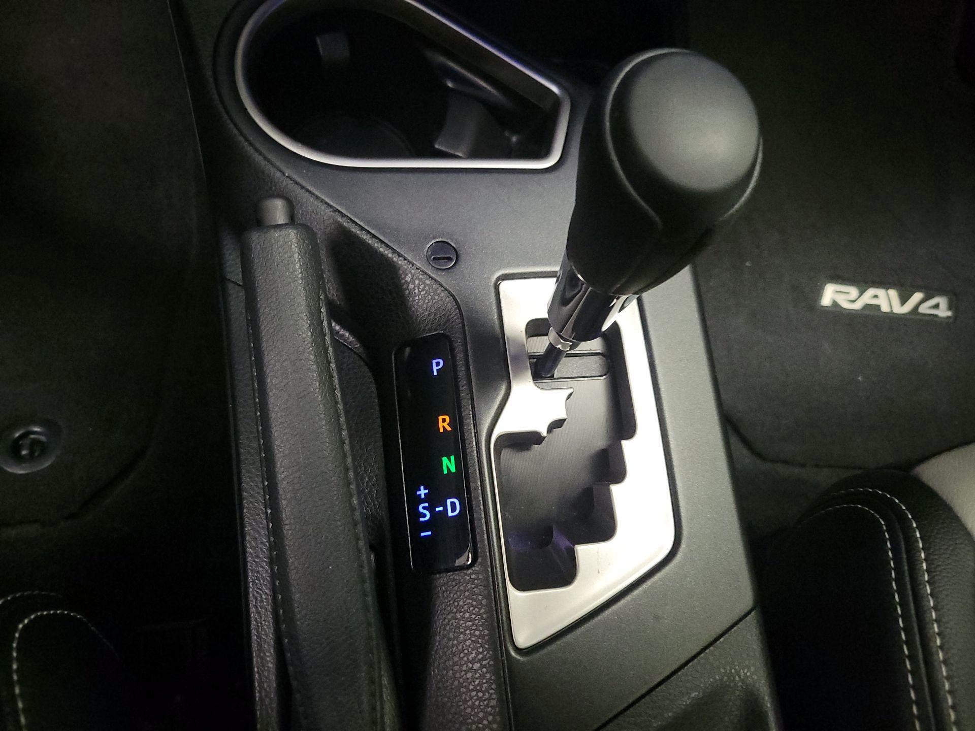 Thumbnail: 2018 Toyota RAV4 - 17