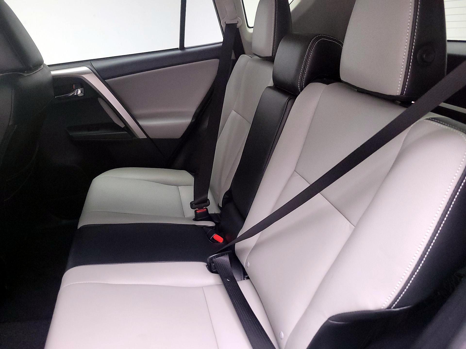 Thumbnail: 2018 Toyota RAV4 - 20