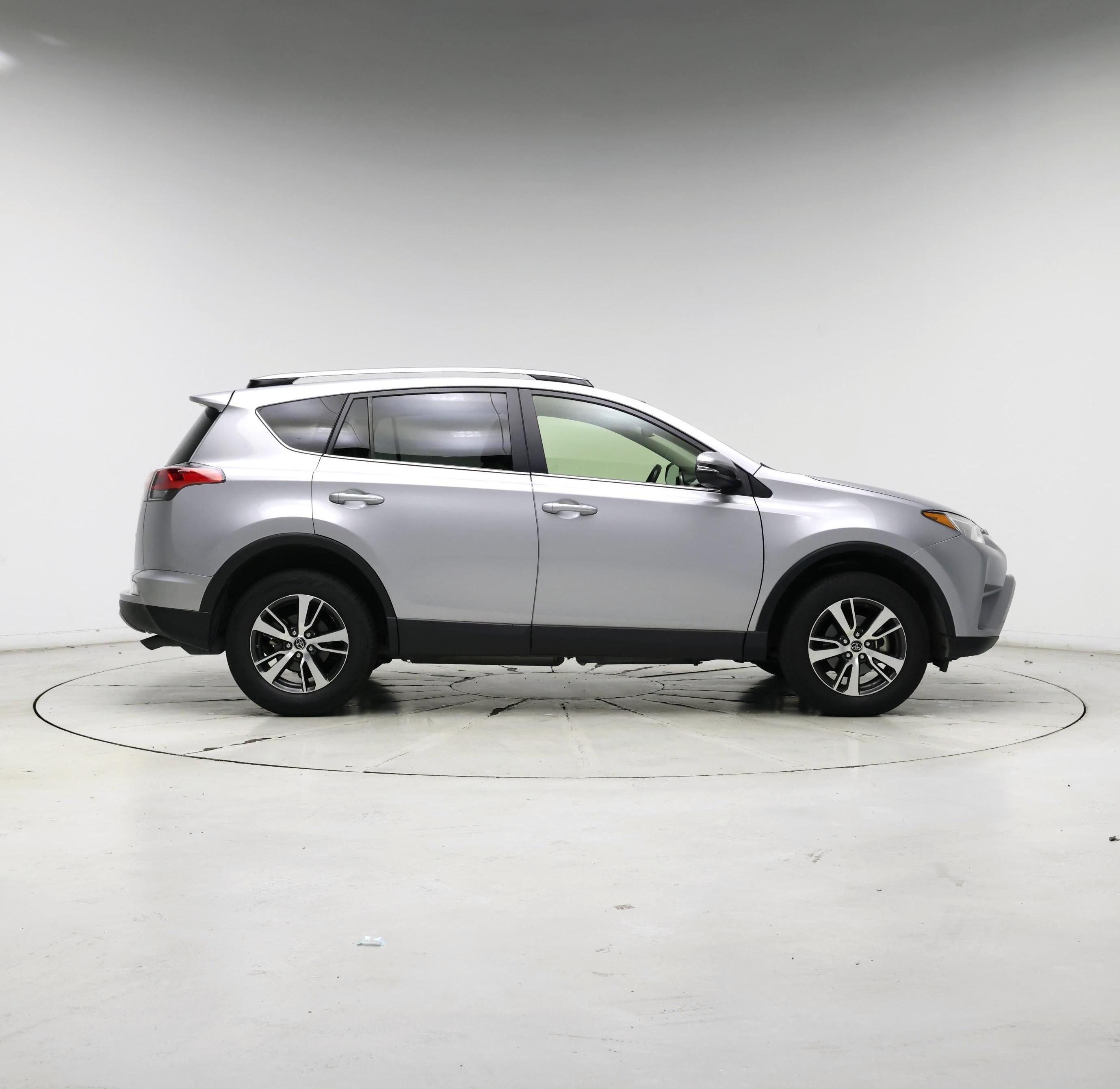 Thumbnail: 2018 Toyota RAV4 - 7