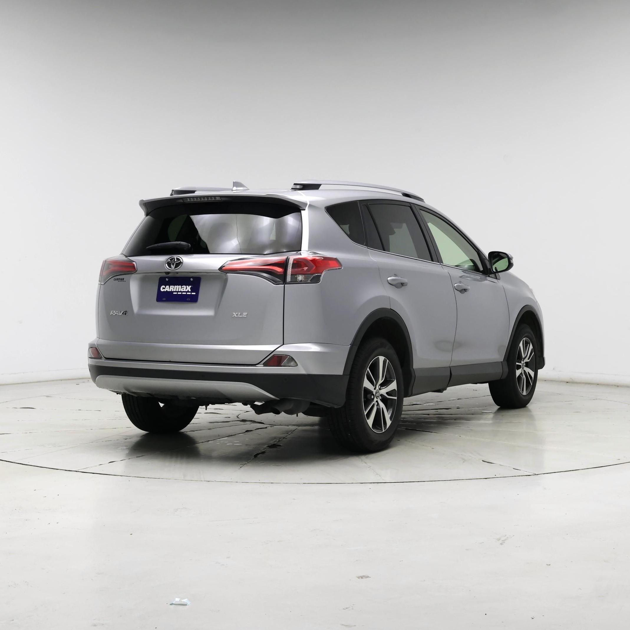 Thumbnail: 2018 Toyota RAV4 - 8