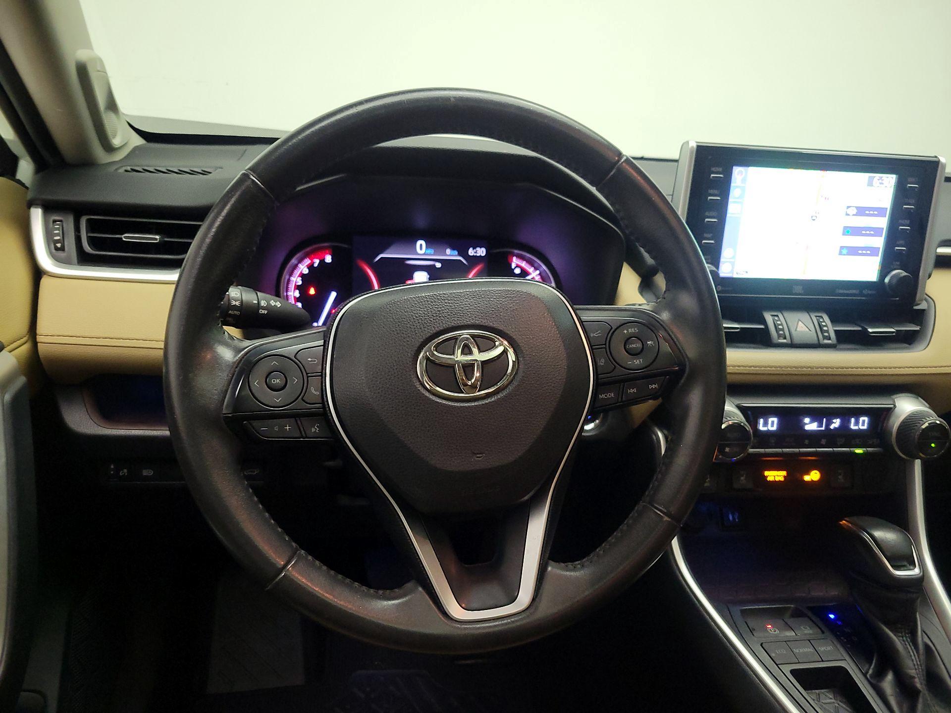 Thumbnail: 2019 Toyota RAV4 - 10