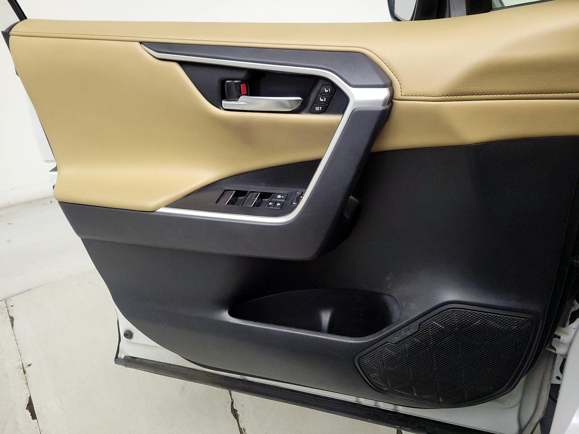 Thumbnail: 2019 Toyota RAV4 - 12
