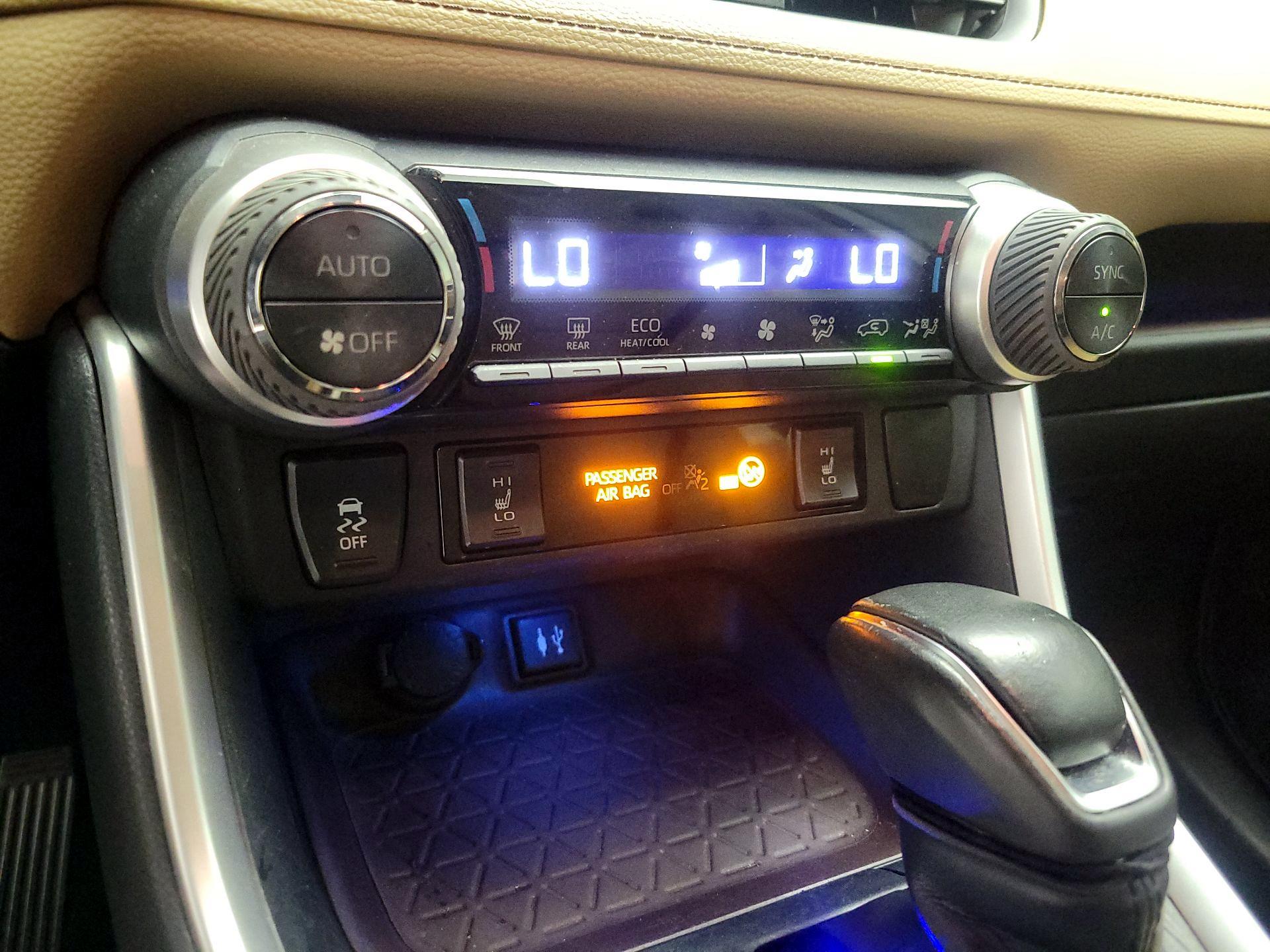 Thumbnail: 2019 Toyota RAV4 - 17
