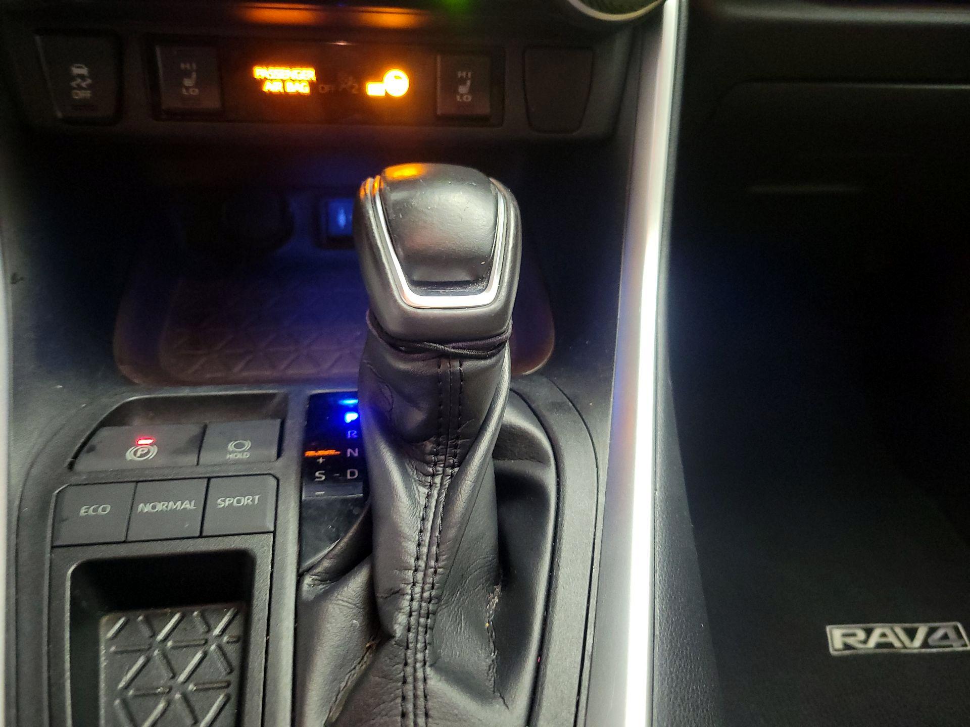 Thumbnail: 2019 Toyota RAV4 - 18