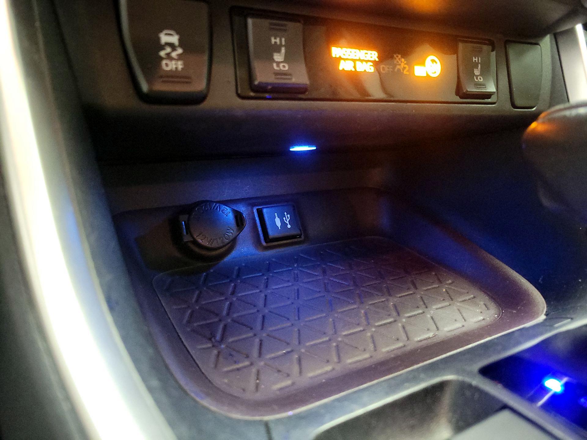 Thumbnail: 2019 Toyota RAV4 - 19
