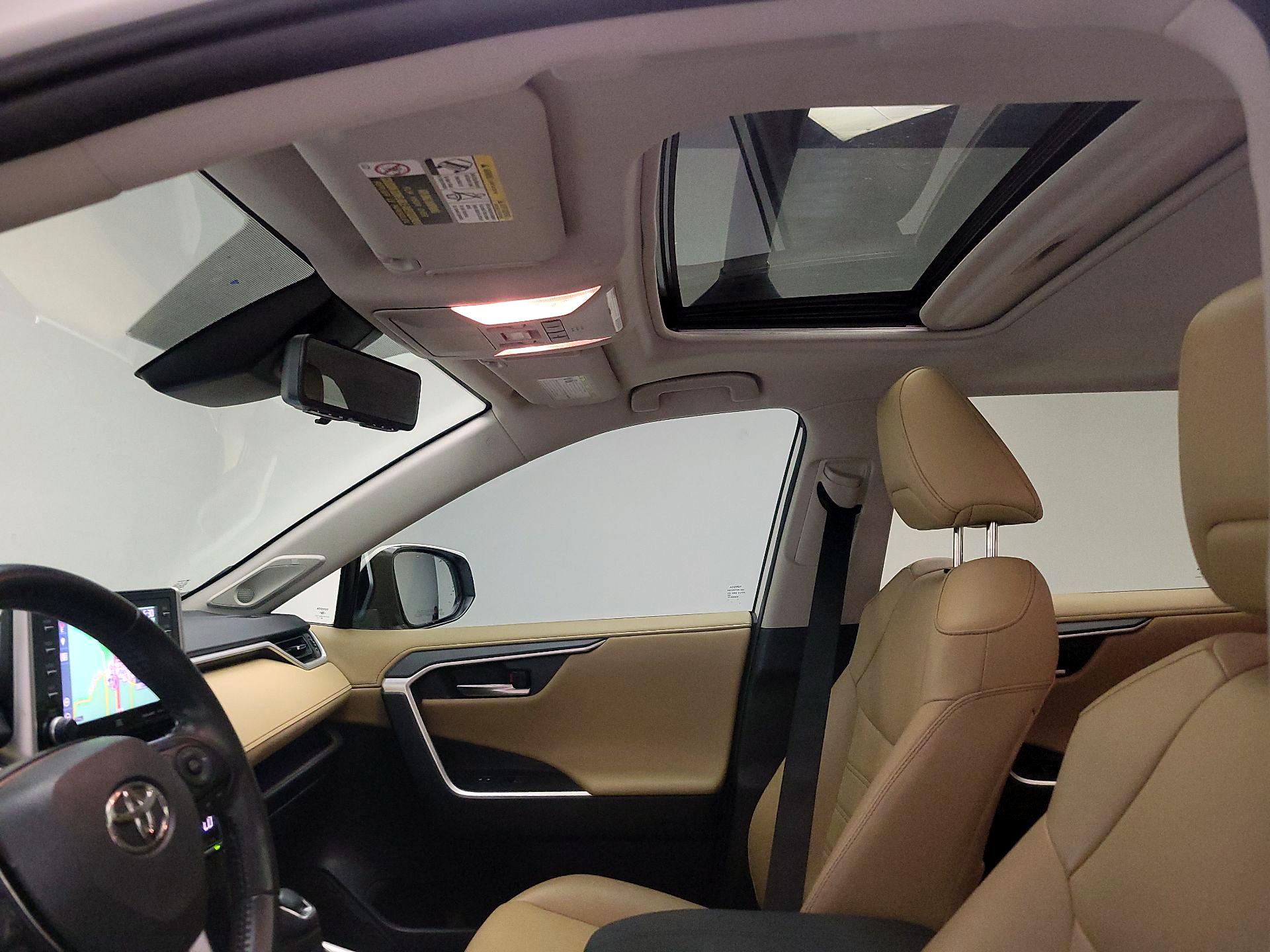 Thumbnail: 2019 Toyota RAV4 - 20