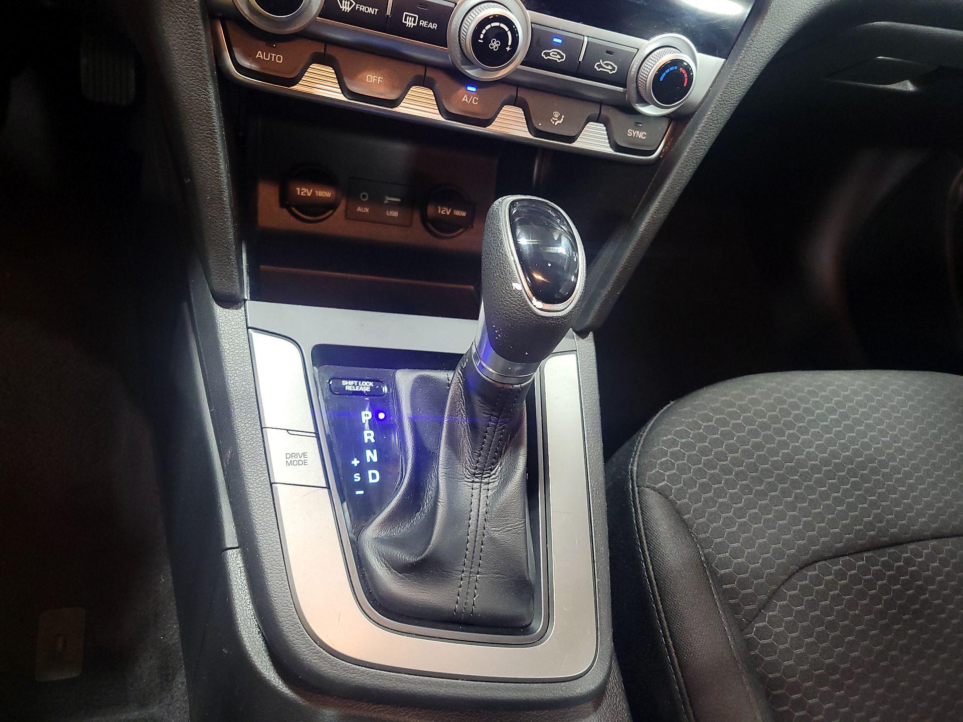 Thumbnail: 2020 Hyundai Elantra - 17