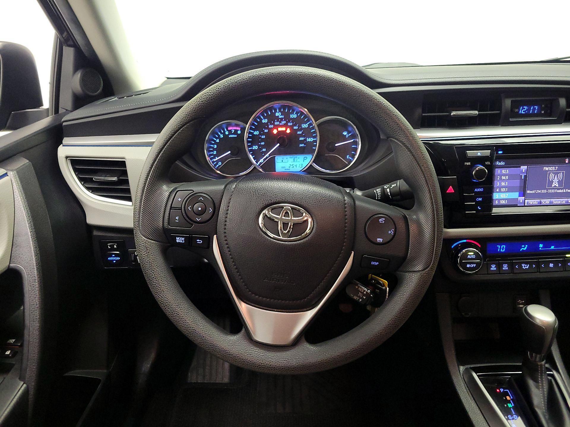 Thumbnail: 2015 Toyota Corolla - 10