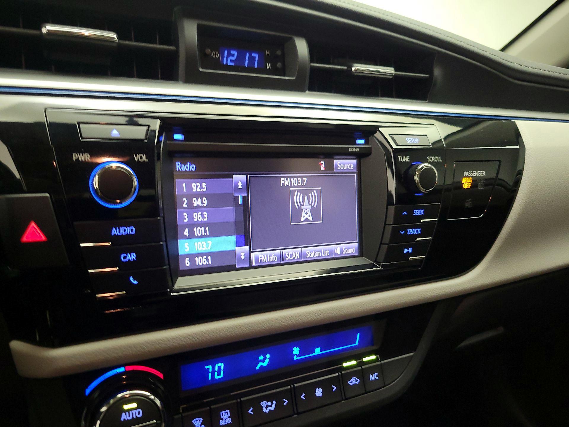 Thumbnail: 2015 Toyota Corolla - 15