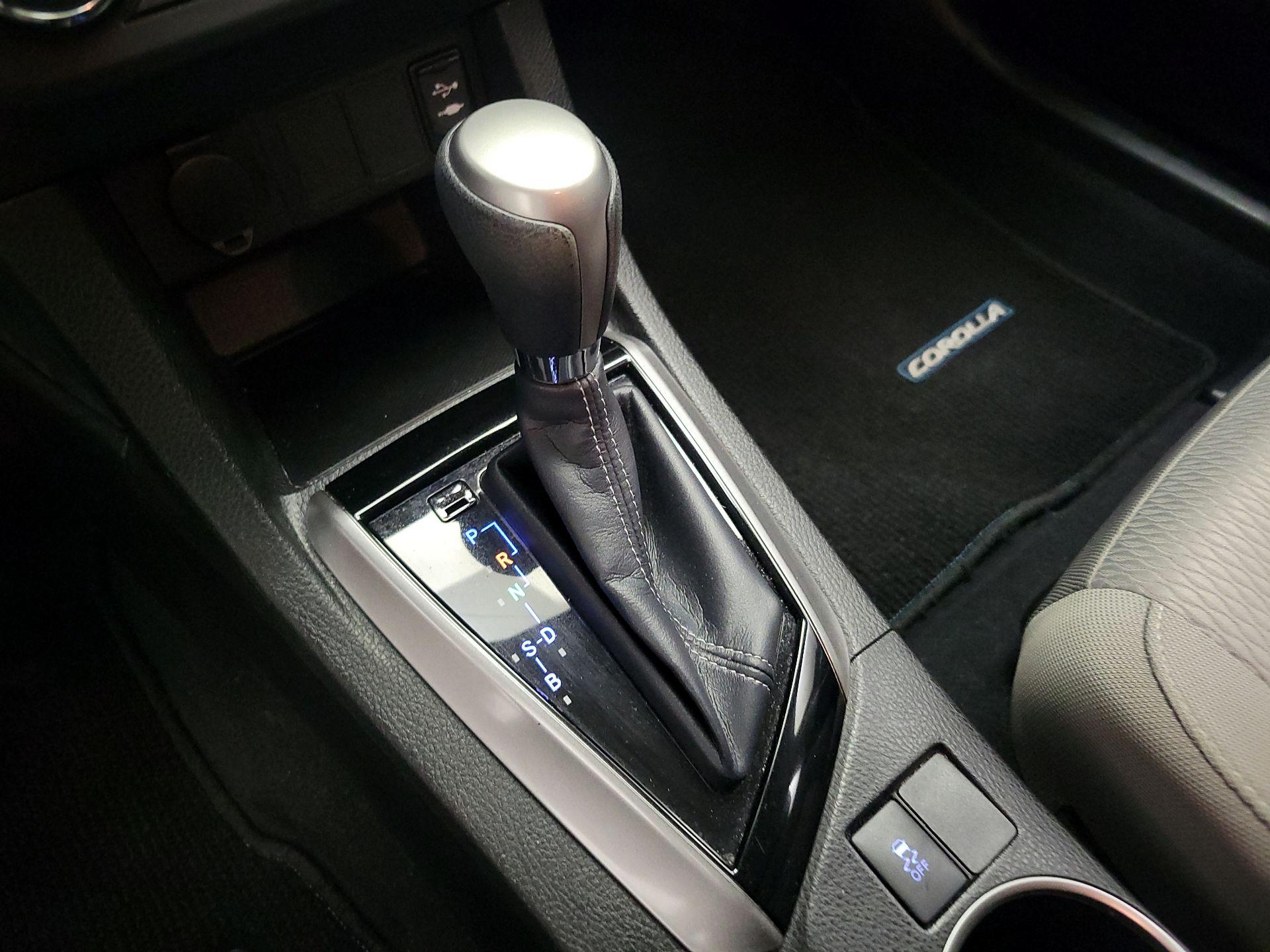 Thumbnail: 2015 Toyota Corolla - 17