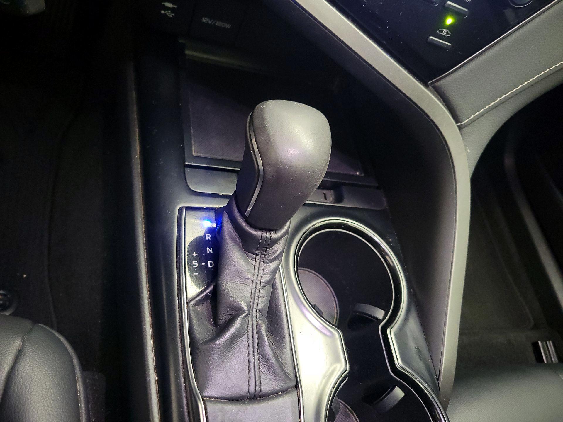 Thumbnail: 2019 Toyota Camry - 17