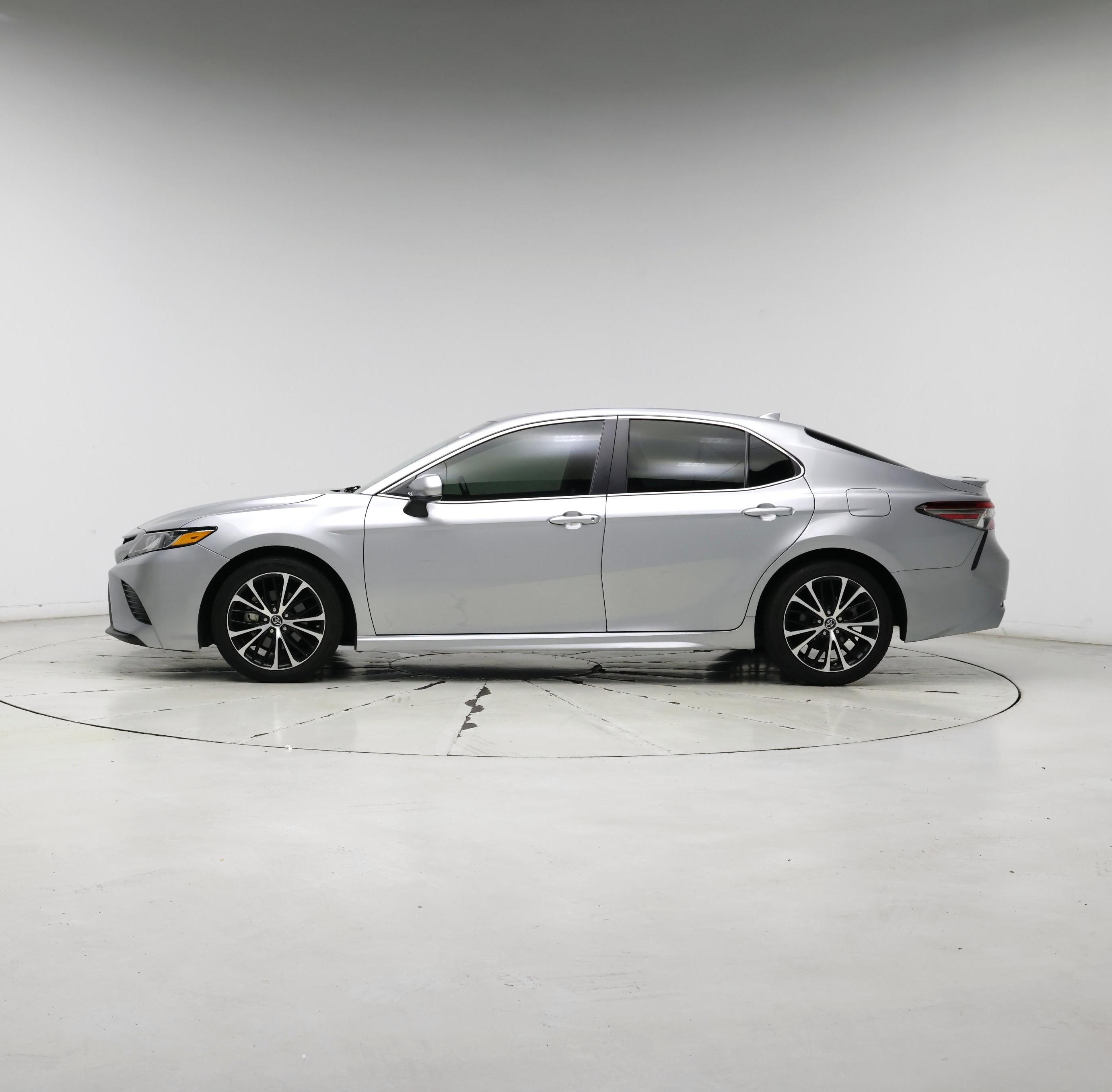 Thumbnail: 2019 Toyota Camry - 3