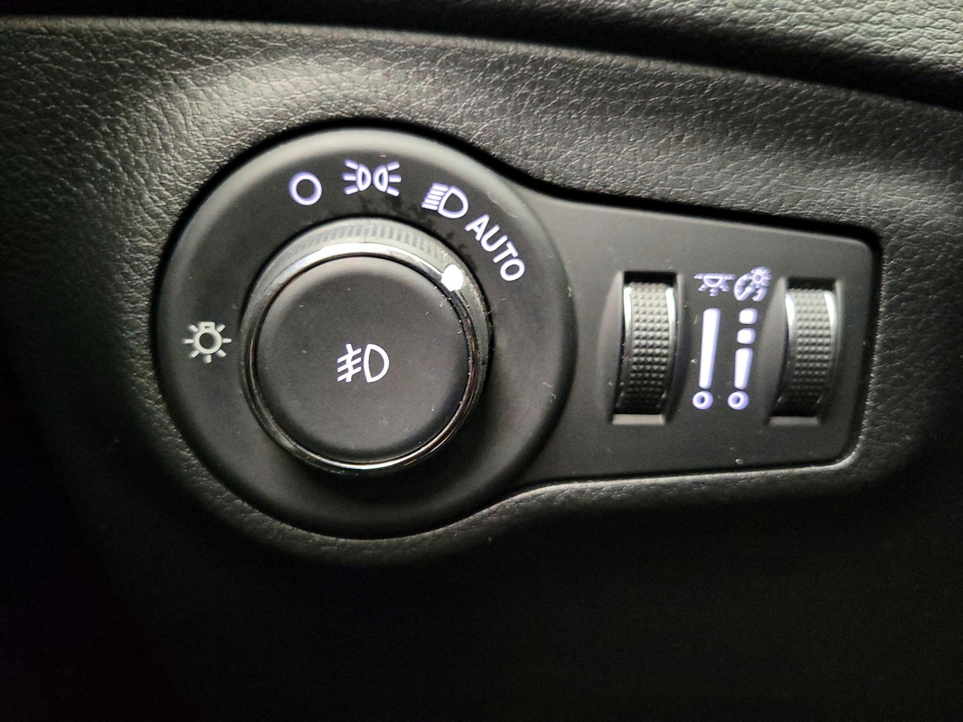 Thumbnail: 2018 Jeep Compass - 13
