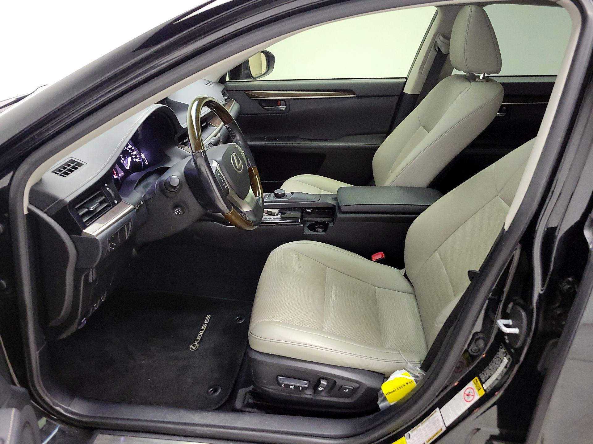 Thumbnail: 2015 Lexus ES - 11