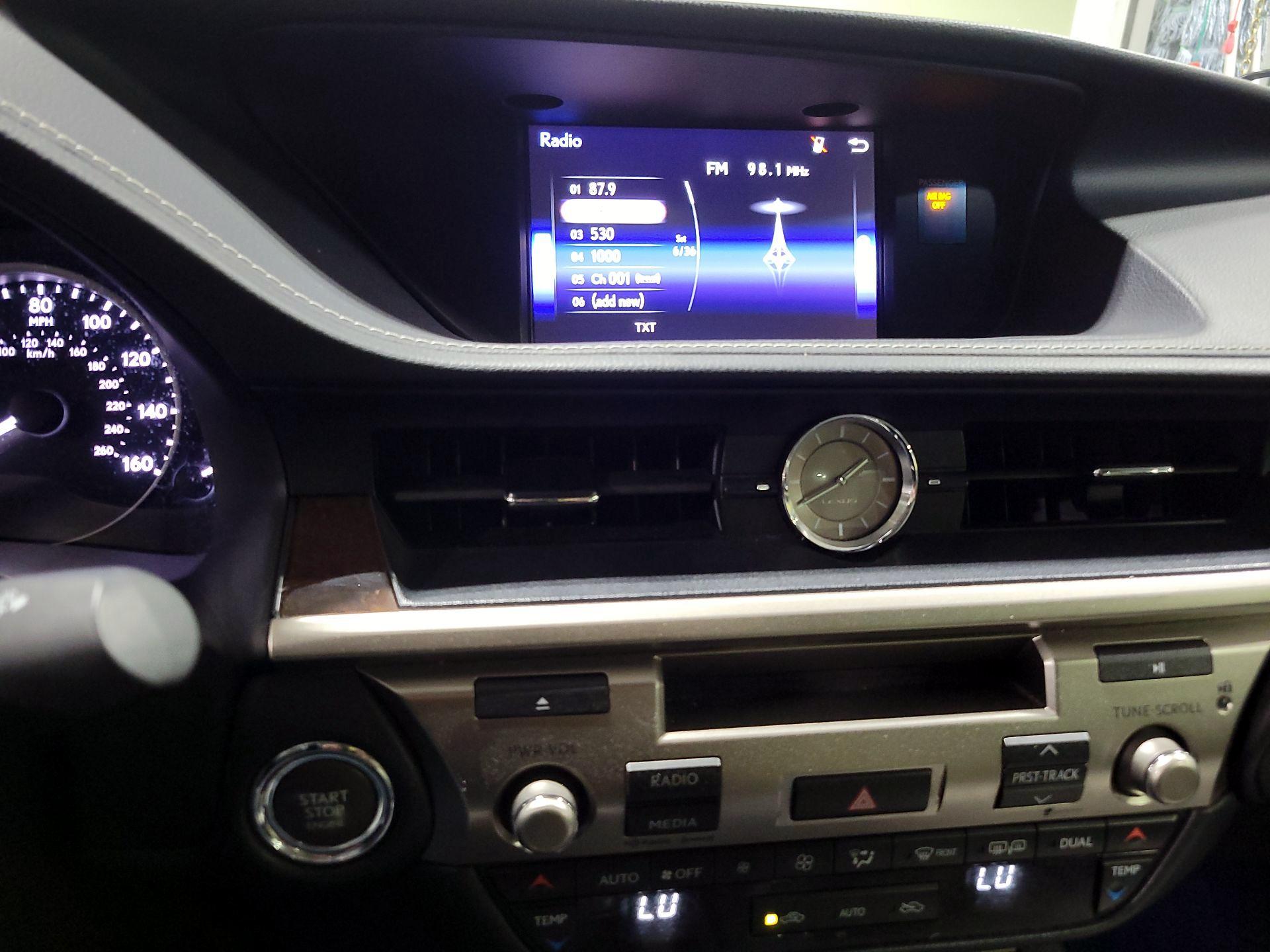 Thumbnail: 2015 Lexus ES - 15