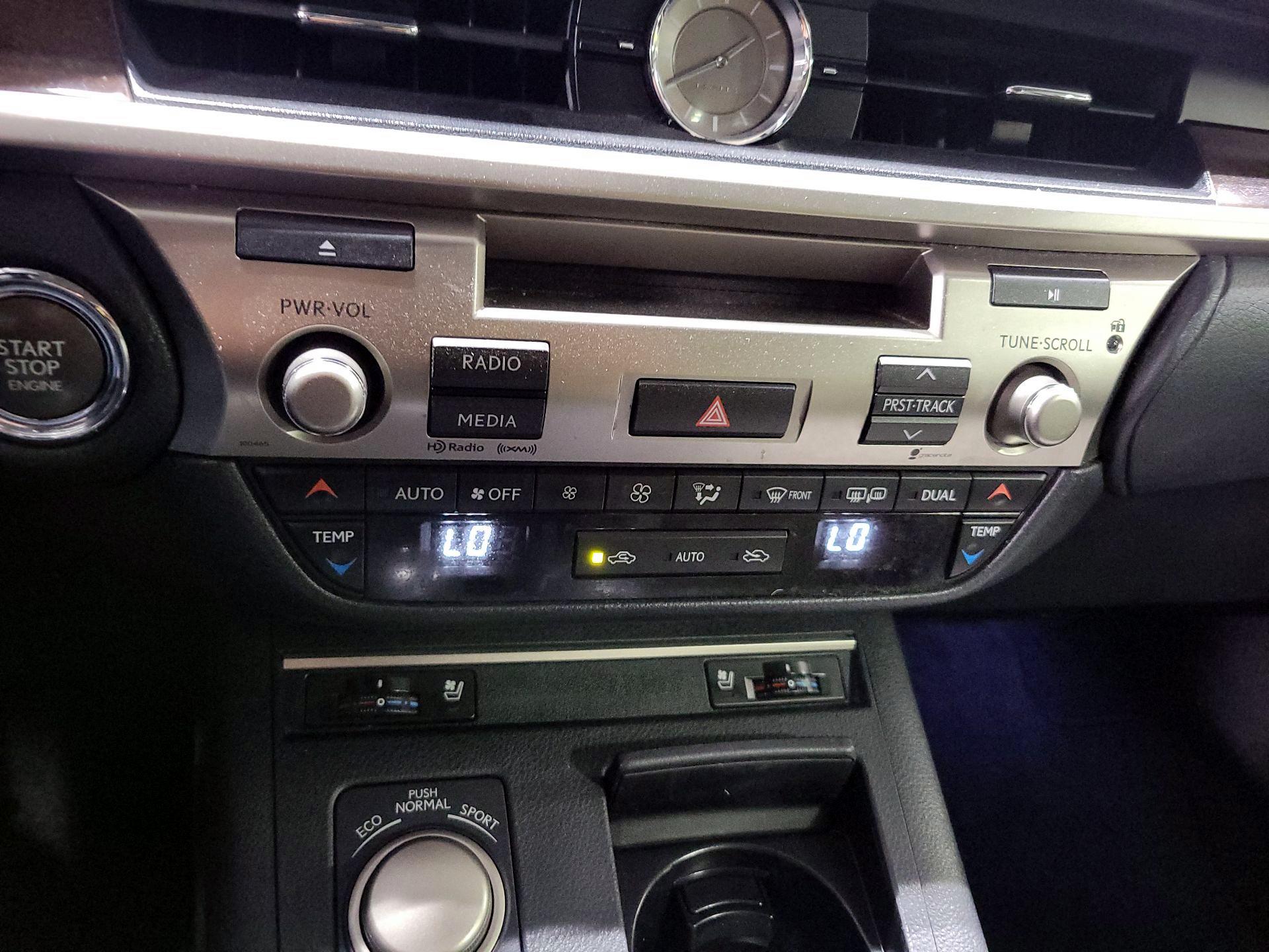 Thumbnail: 2015 Lexus ES - 16
