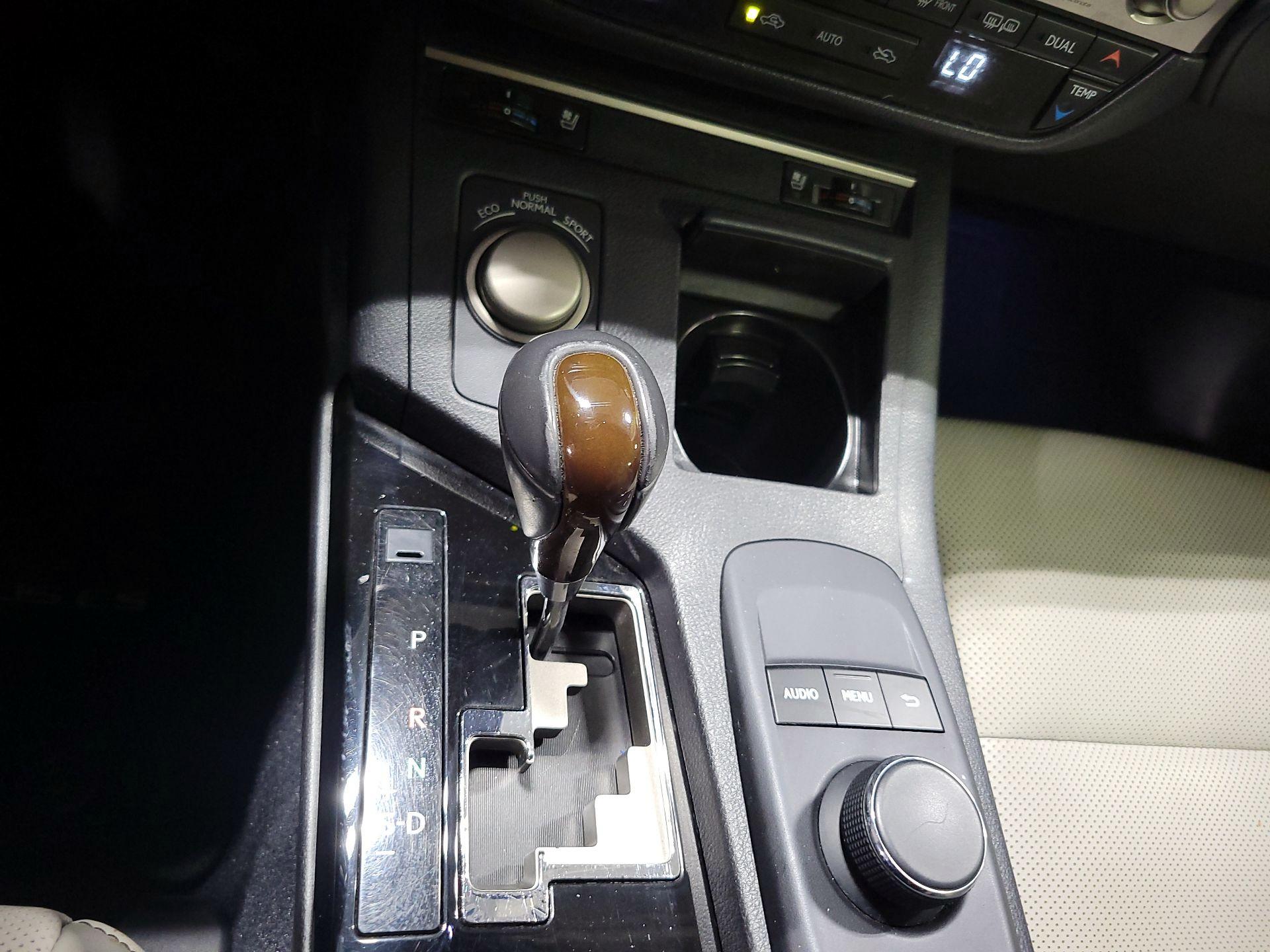 Thumbnail: 2015 Lexus ES - 17