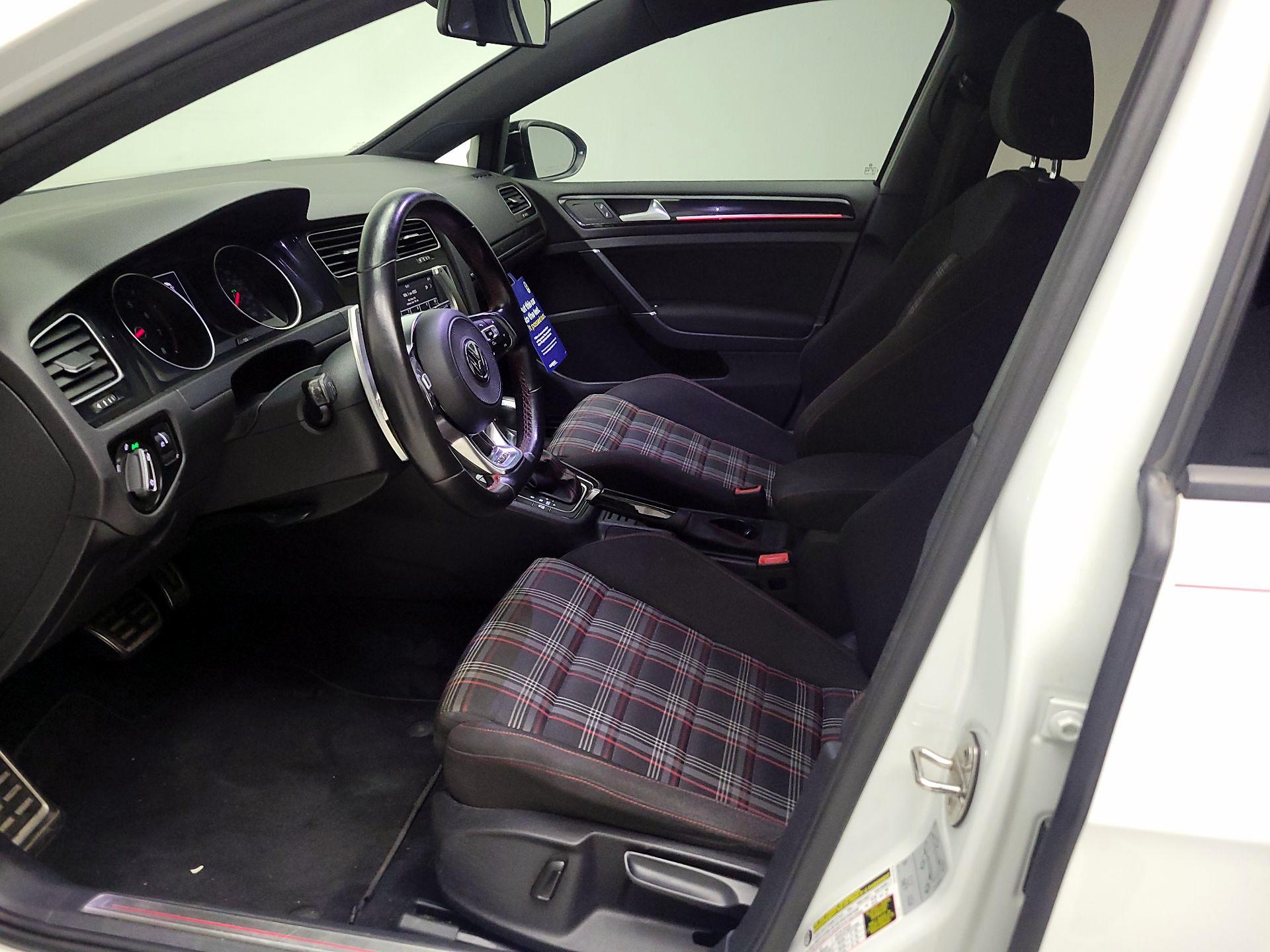 Thumbnail: 2017 Volkswagen Golf - 11