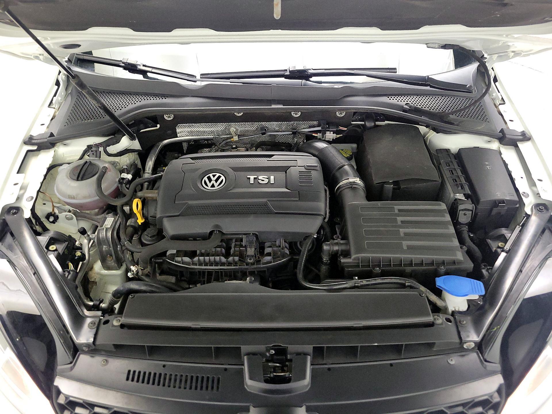 Thumbnail: 2017 Volkswagen Golf - 20