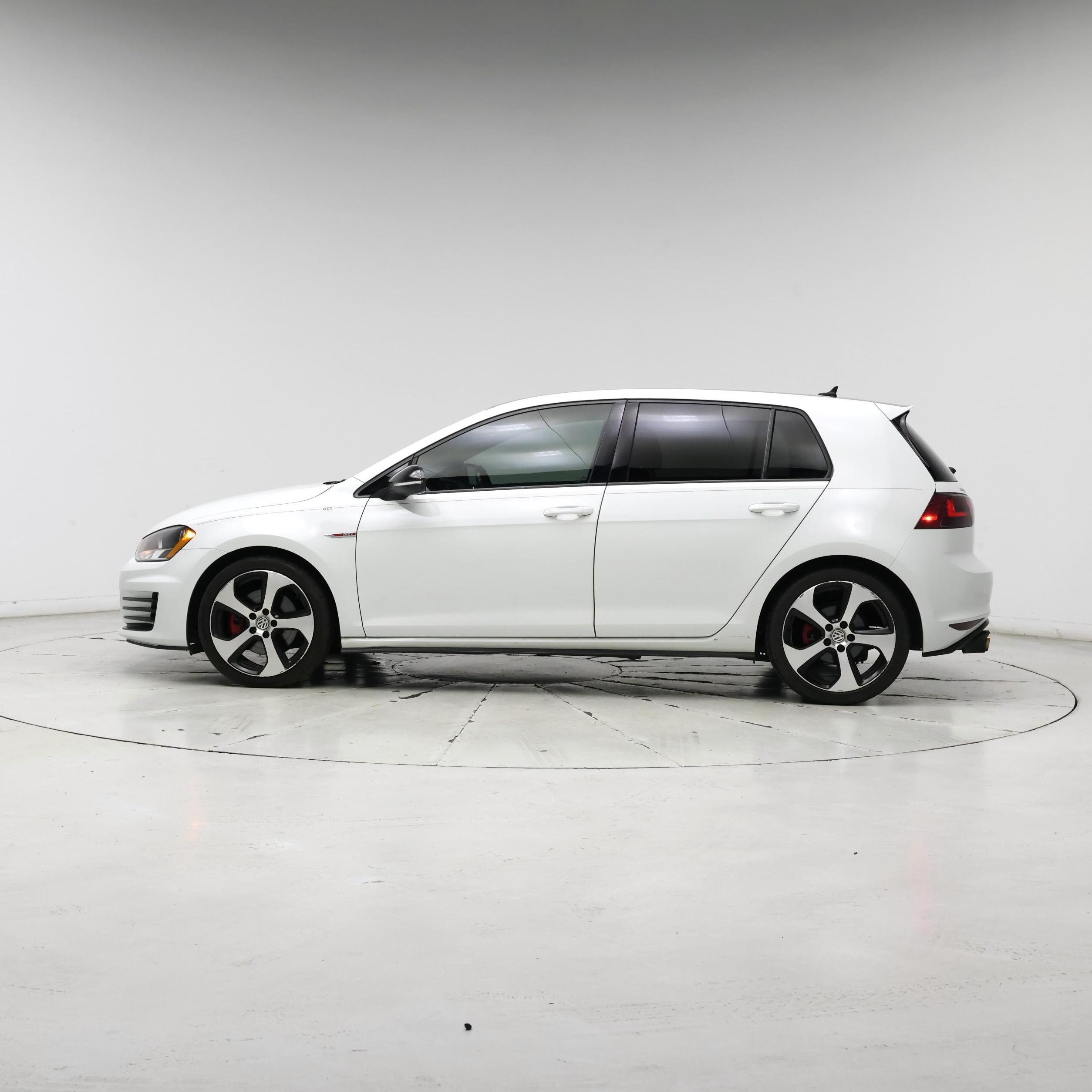 Thumbnail: 2017 Volkswagen Golf - 3