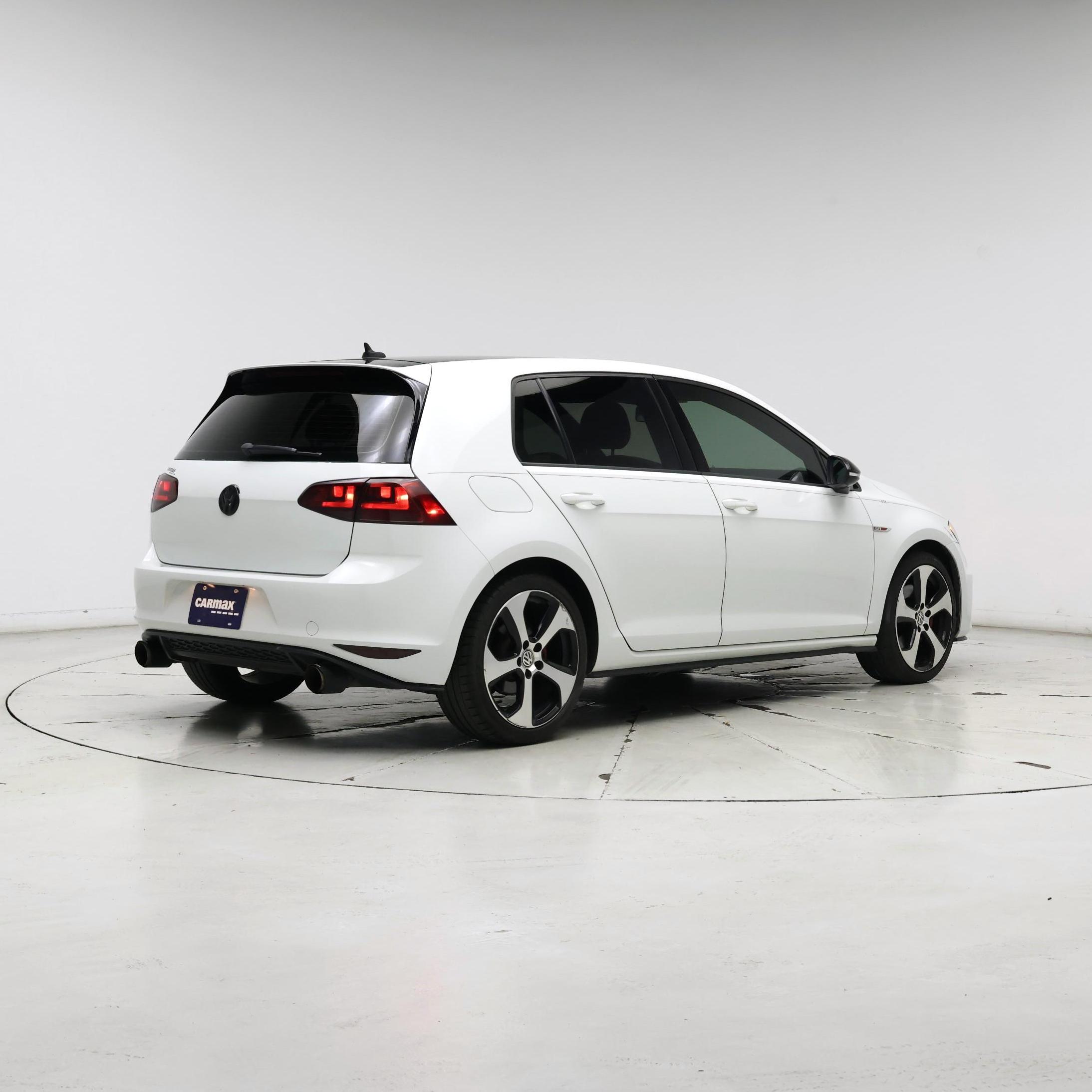 Thumbnail: 2017 Volkswagen Golf - 8