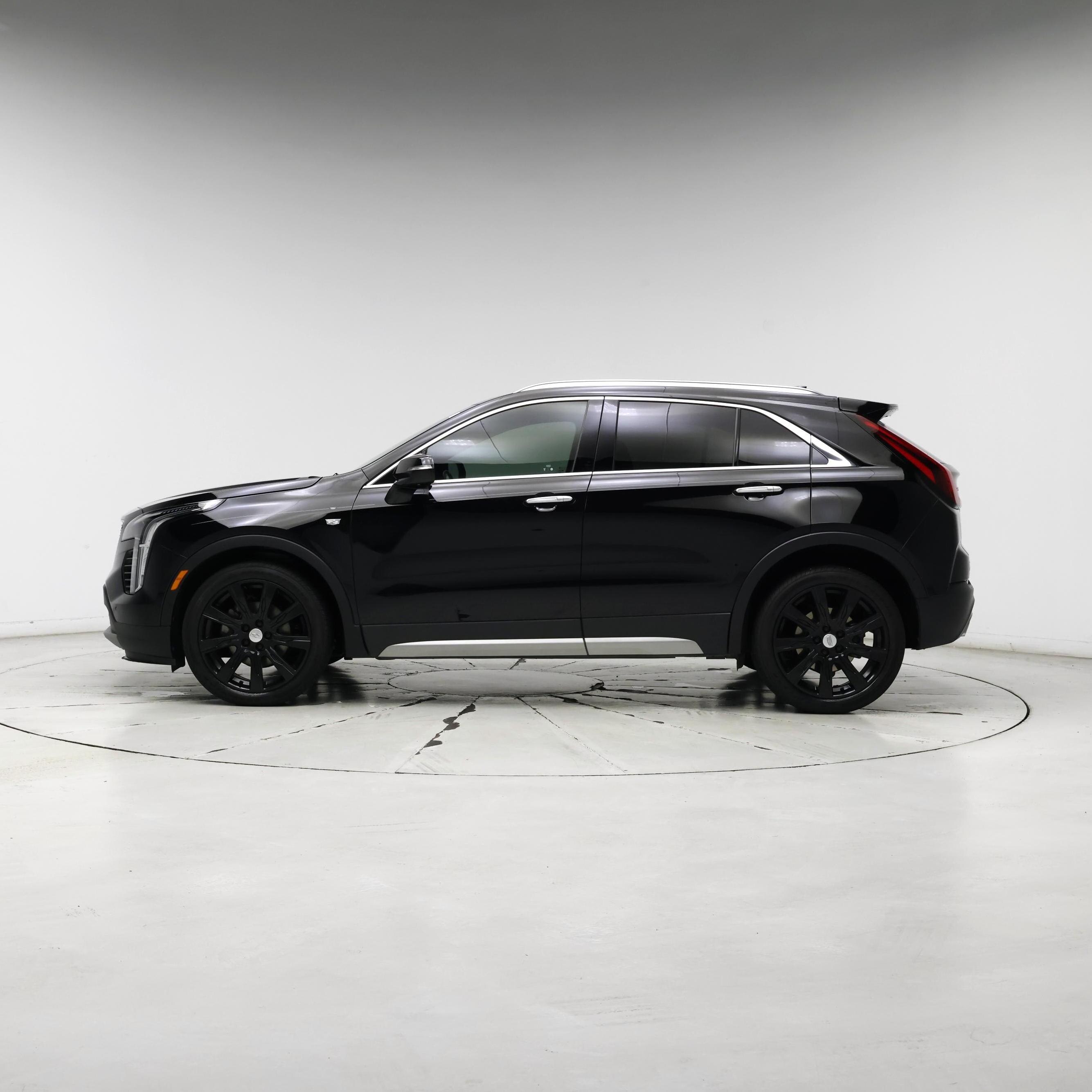 Thumbnail: 2019 Cadillac XT4 - 3