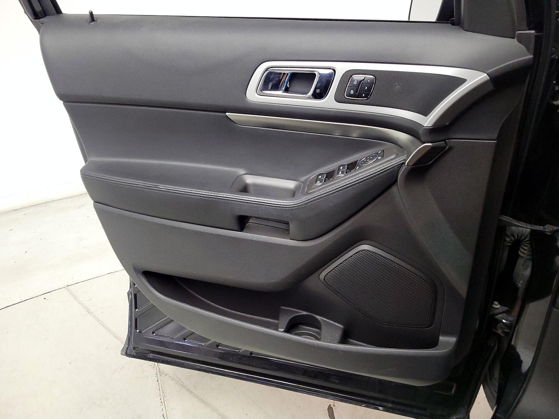 Thumbnail: 2015 Ford Explorer - 12