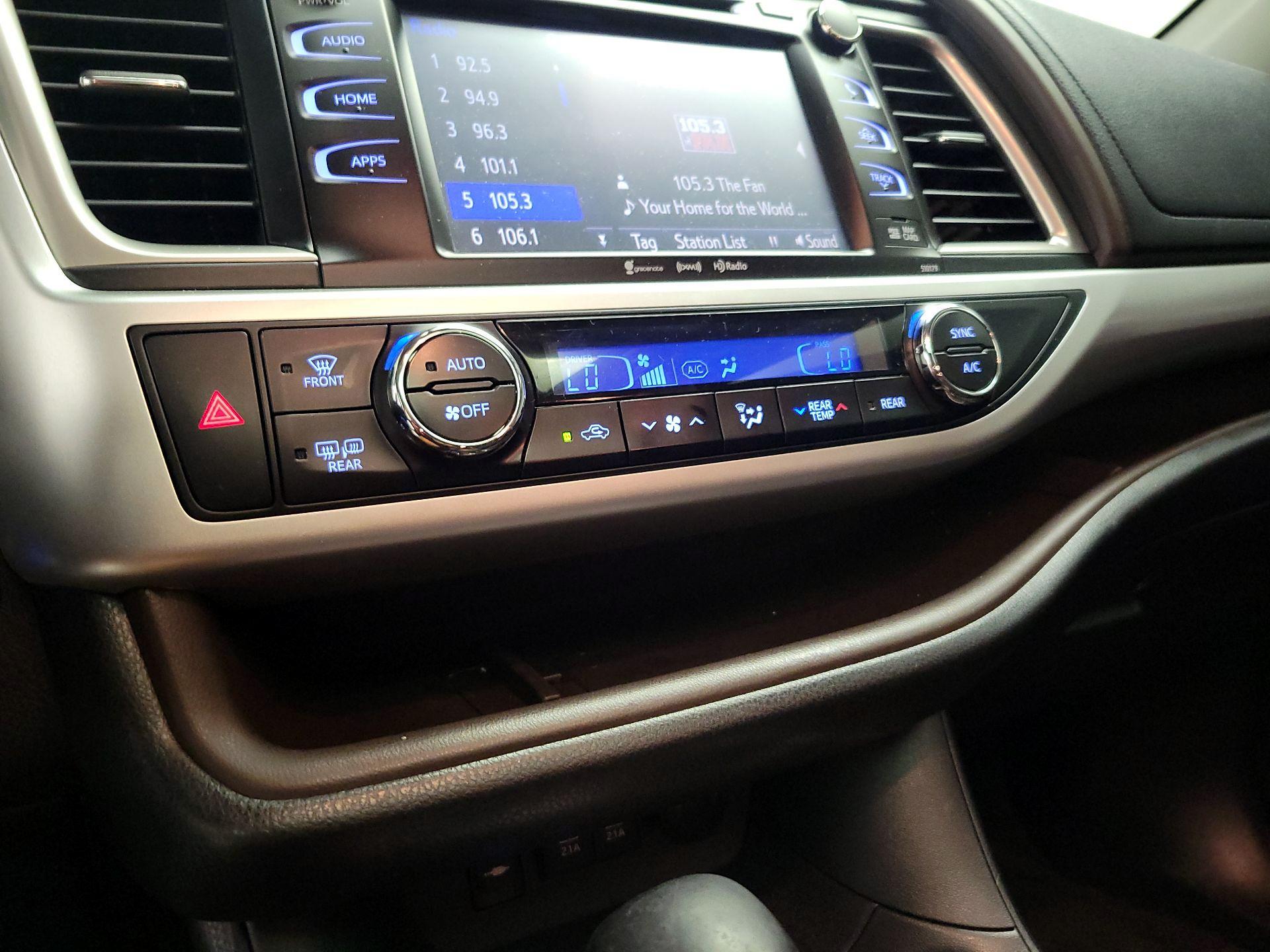 Thumbnail: 2018 Toyota Highlander - 16