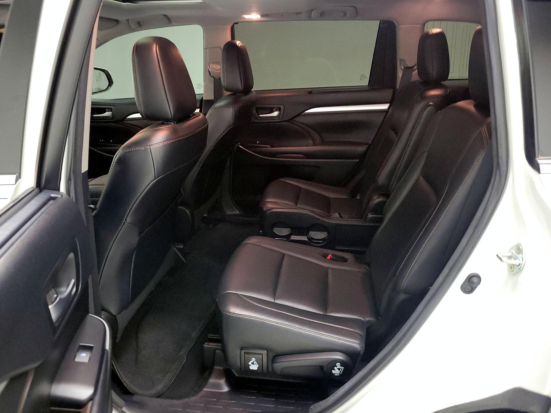 Thumbnail: 2018 Toyota Highlander - 20