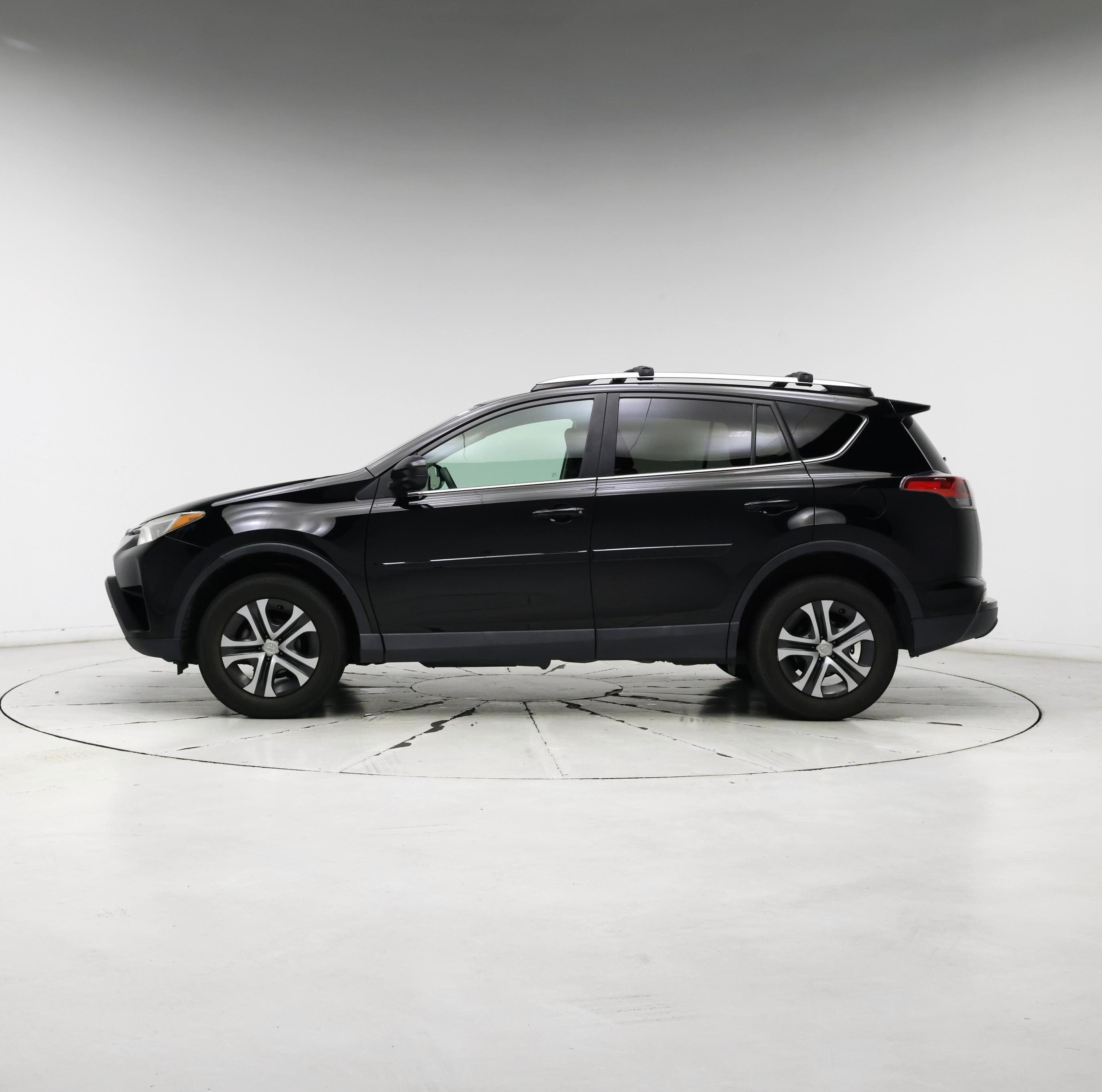 Thumbnail: 2017 Toyota RAV4 - 3