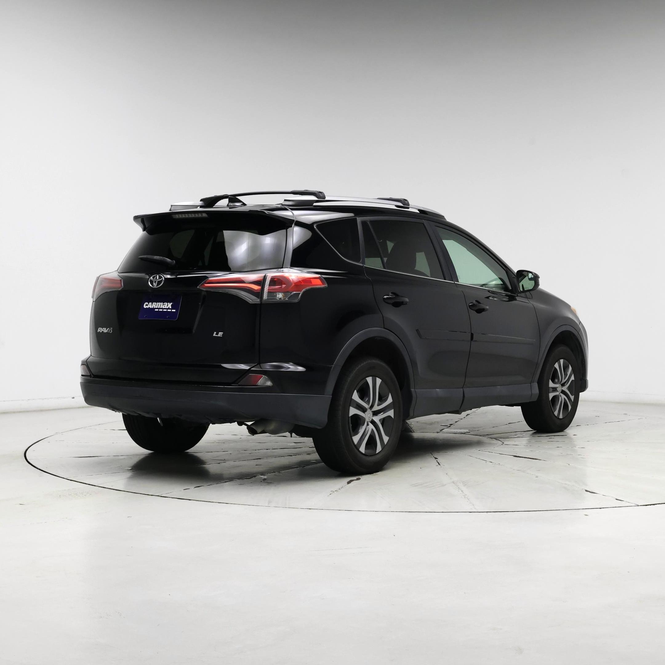 Thumbnail: 2017 Toyota RAV4 - 8