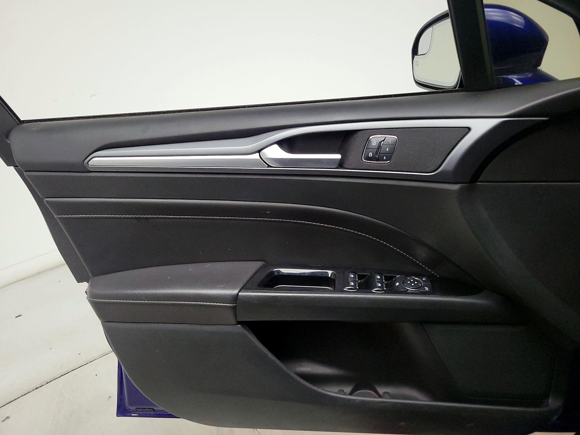 Thumbnail: 2015 Ford Fusion - 12