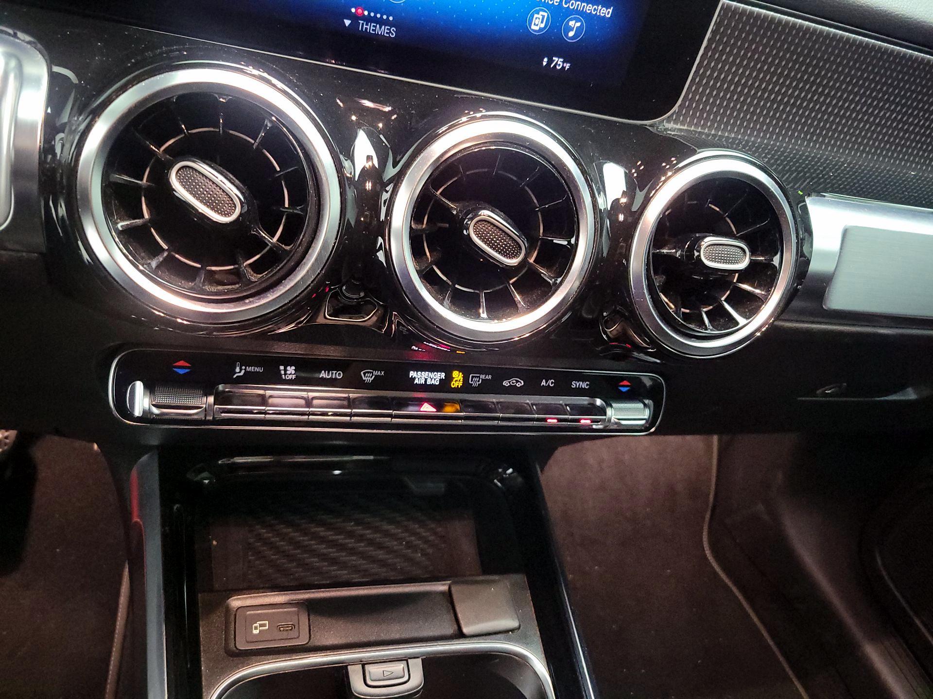 Thumbnail: 2020 Mercedes-Benz GLB - 16