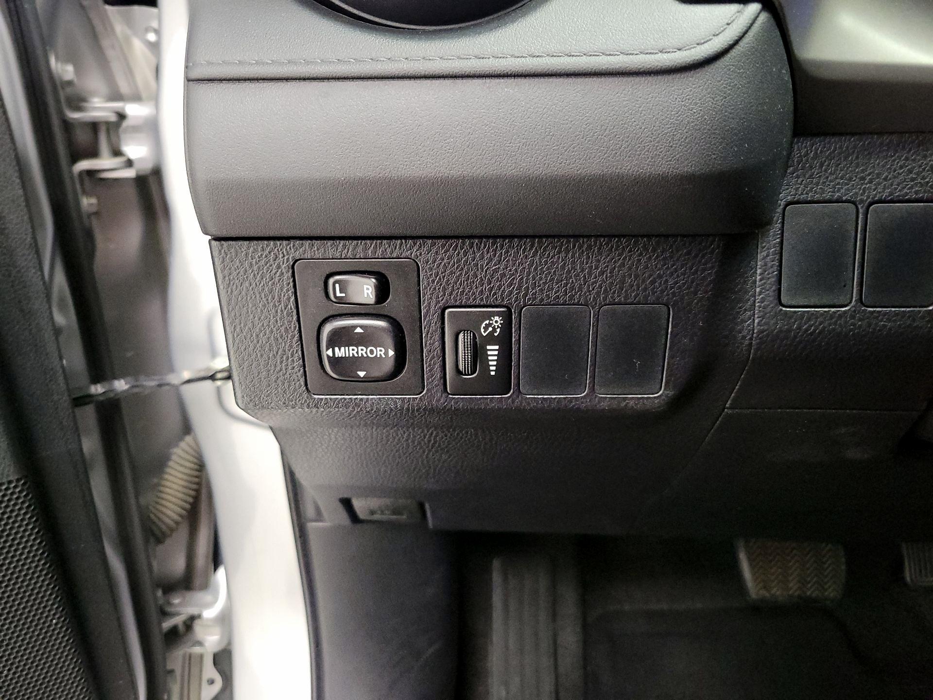 Thumbnail: 2016 Toyota RAV4 - 13