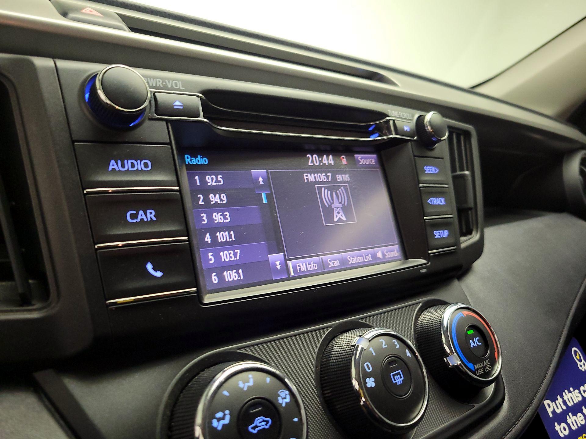 Thumbnail: 2016 Toyota RAV4 - 15