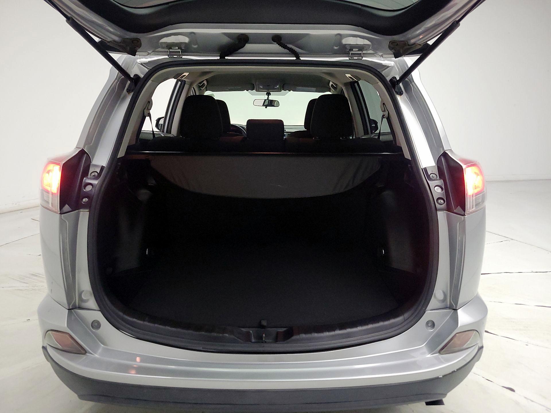Thumbnail: 2016 Toyota RAV4 - 19