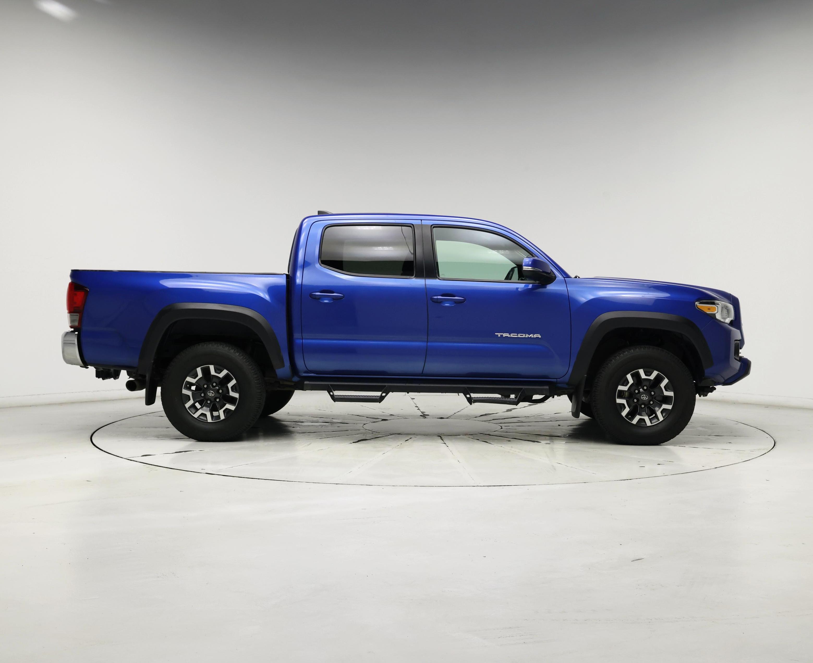 Thumbnail: 2017 Toyota Tacoma - 7