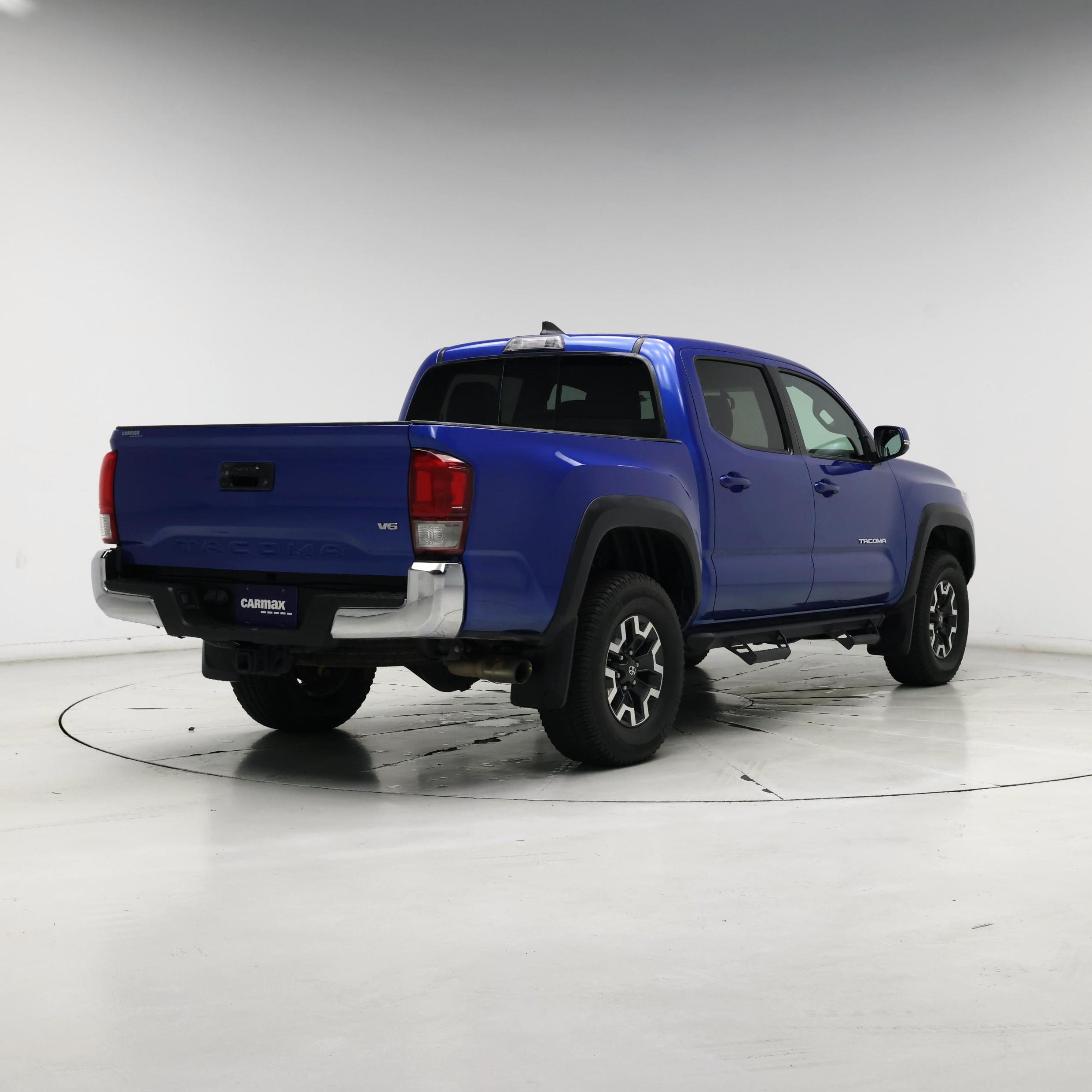 Thumbnail: 2017 Toyota Tacoma - 8