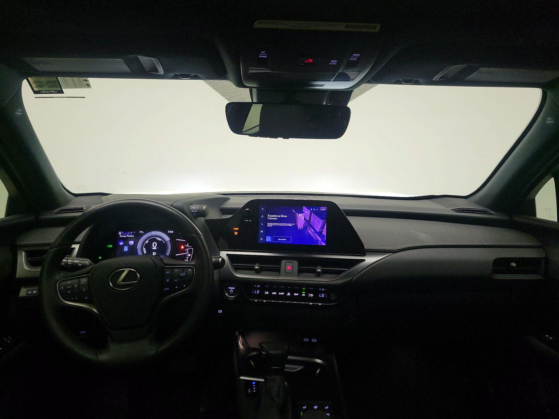Thumbnail: 2024 Lexus UX - 9