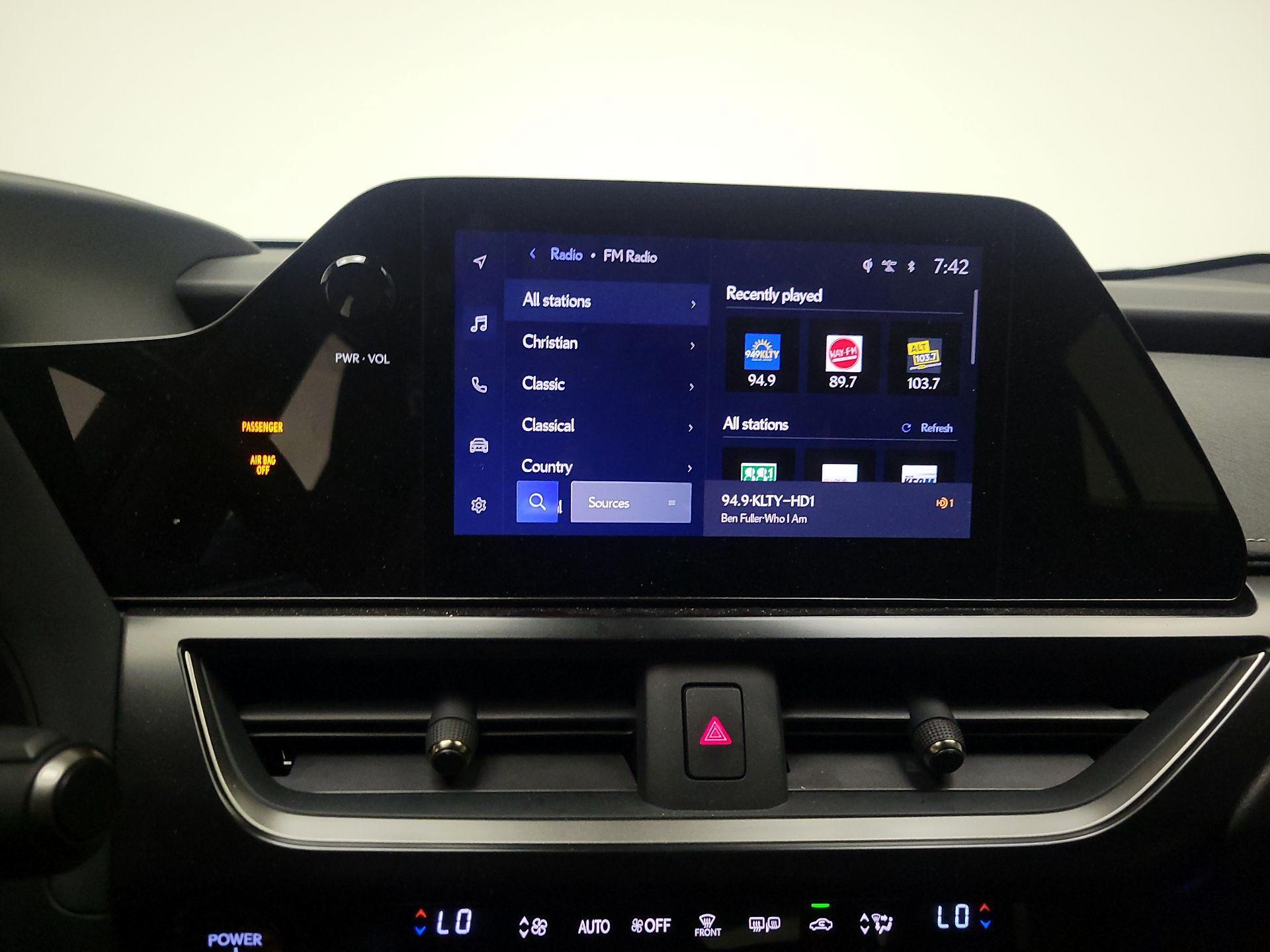 Thumbnail: 2024 Lexus UX - 16