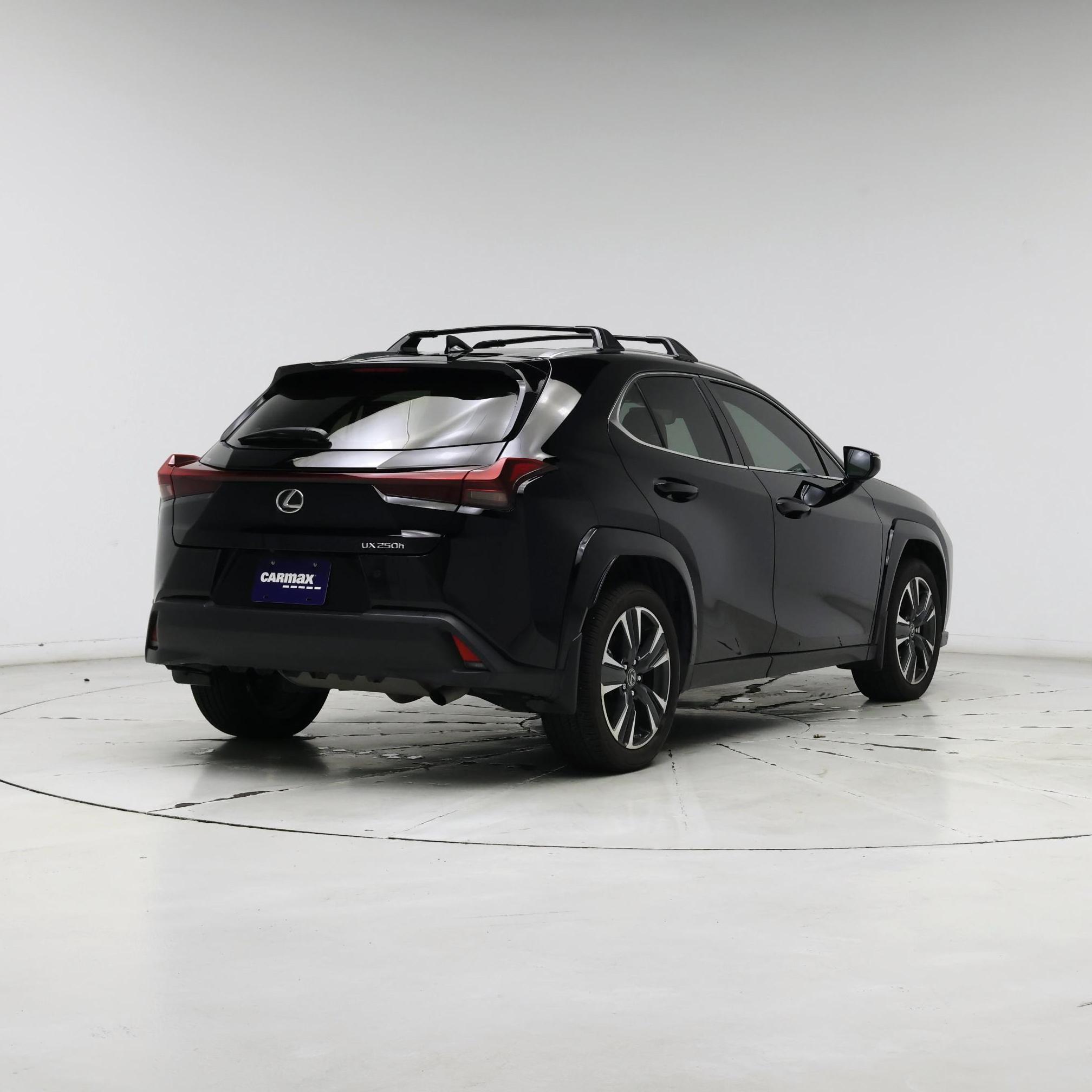 Thumbnail: 2024 Lexus UX - 8
