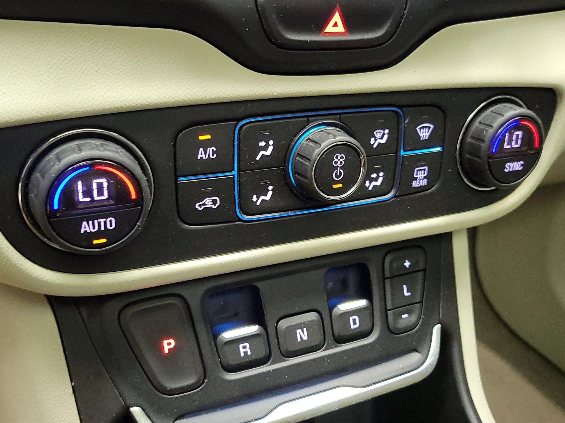Thumbnail: 2018 GMC Terrain - 17