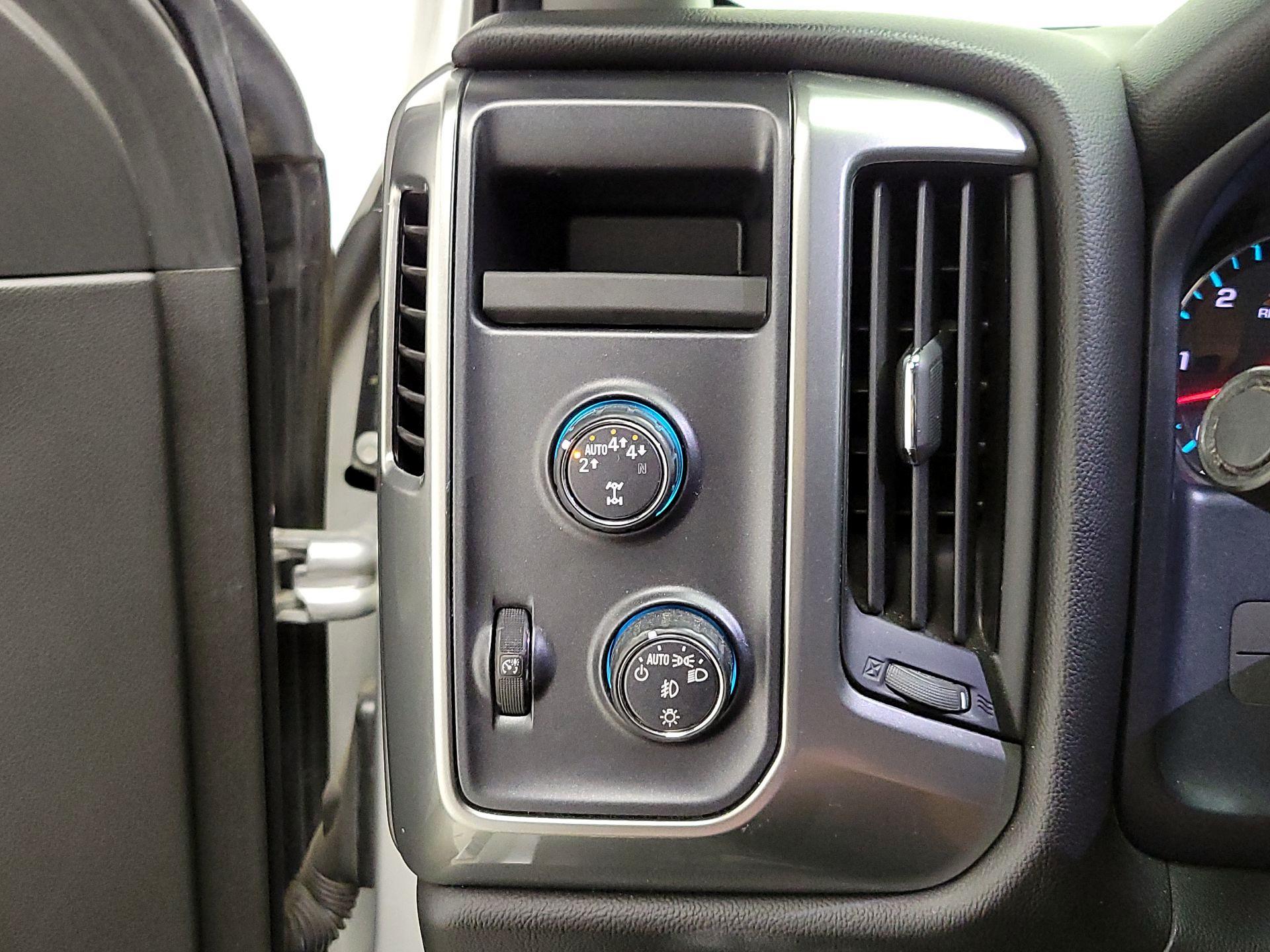Thumbnail: 2018 Chevrolet Silverado 1500 - 13