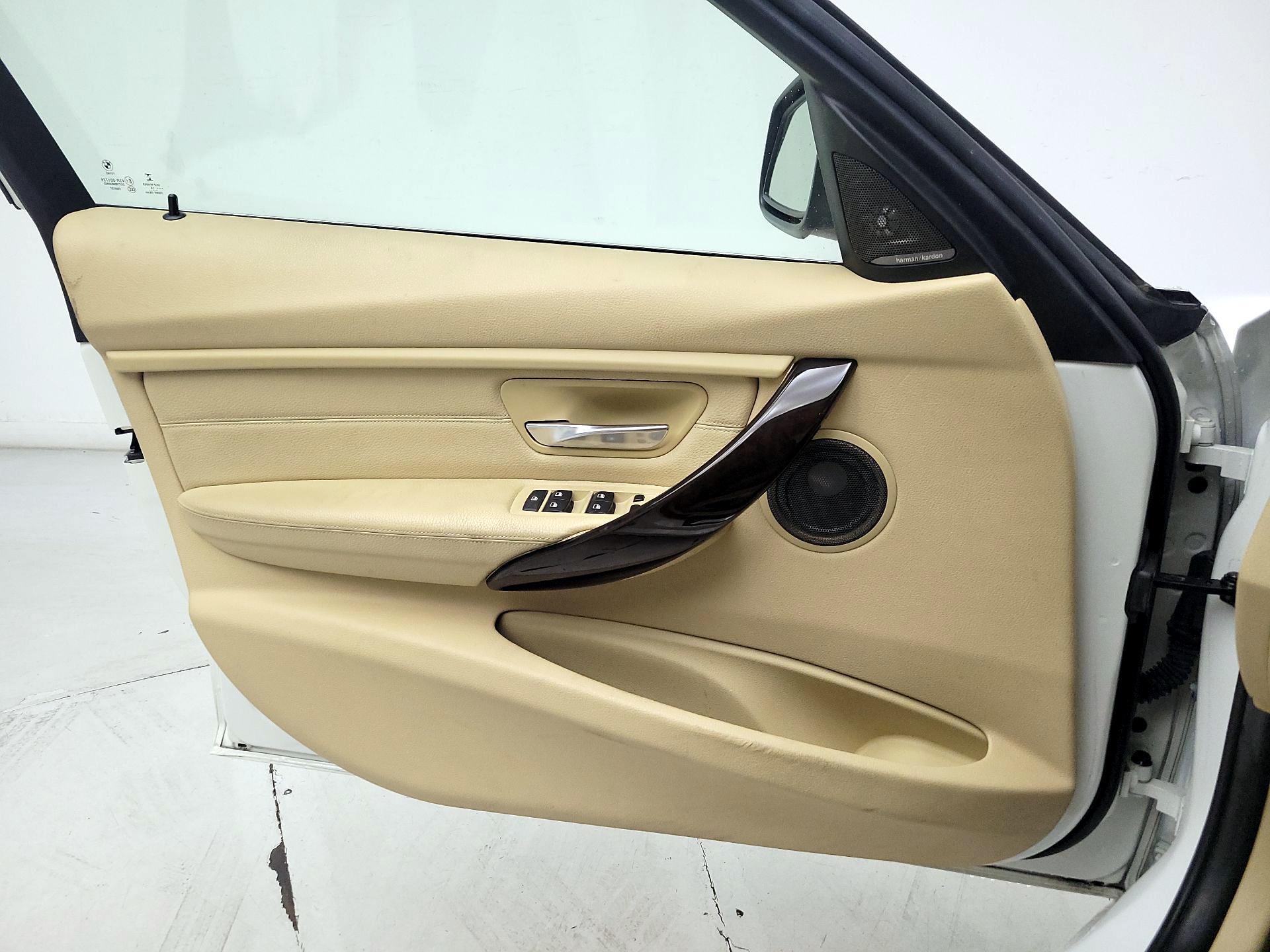 Thumbnail: 2015 BMW 3 Series - 12