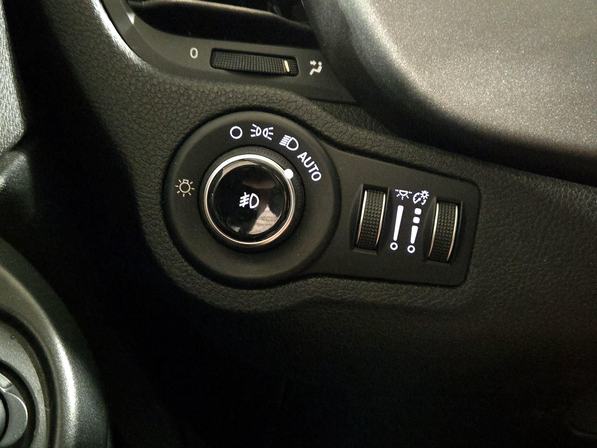 Thumbnail: 2016 Fiat 500X - 13